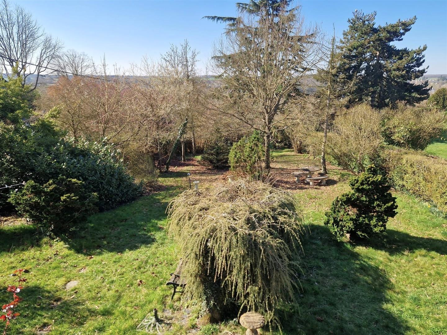 SITUÉE PROCHE DES COMMODITÉS / ÉCOLES et avec un accès RAPIDE RN12 ainsi que de la GARE. Venez découvrir cetteNONANCOURT