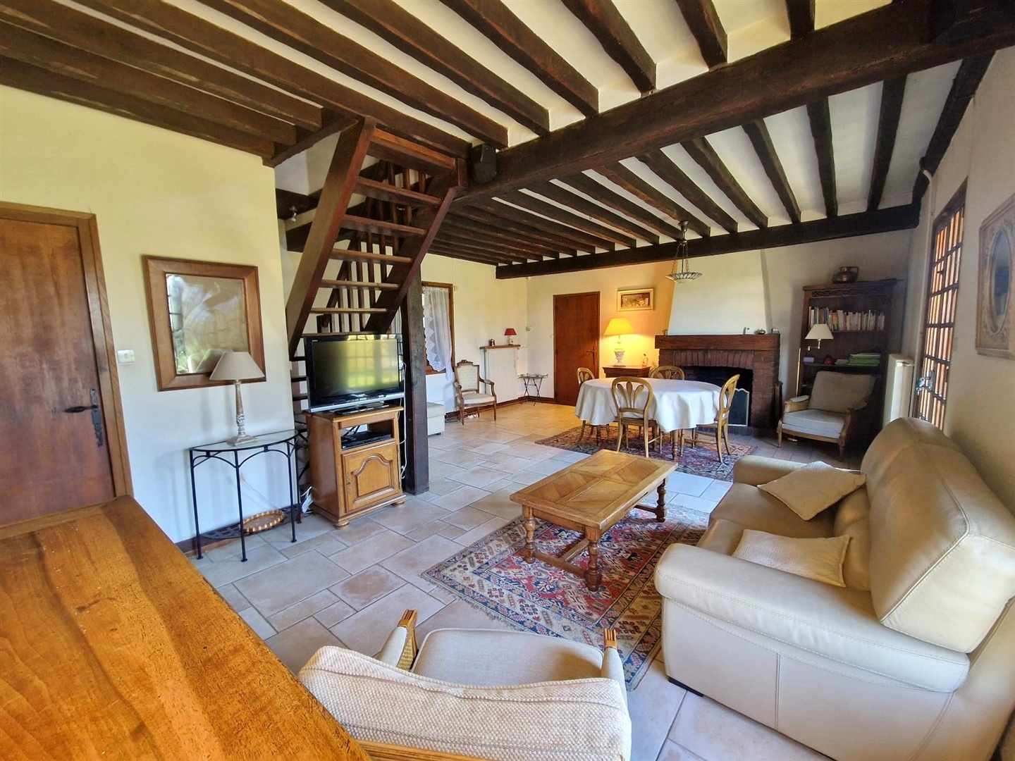 SITUÉE PROCHE DES COMMODITÉS / ÉCOLES et avec un accès RAPIDE RN12 ainsi que de la GARE. Venez découvrir cetteNONANCOURT