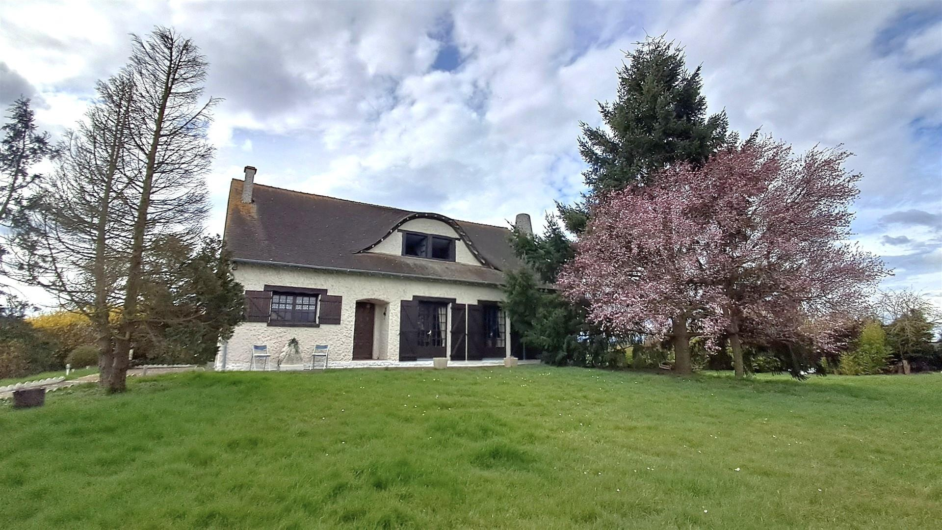 RAVISSANTE MAISON TRADITIONNELLE SUR SOUS-SOL TOTALBREZOLLES