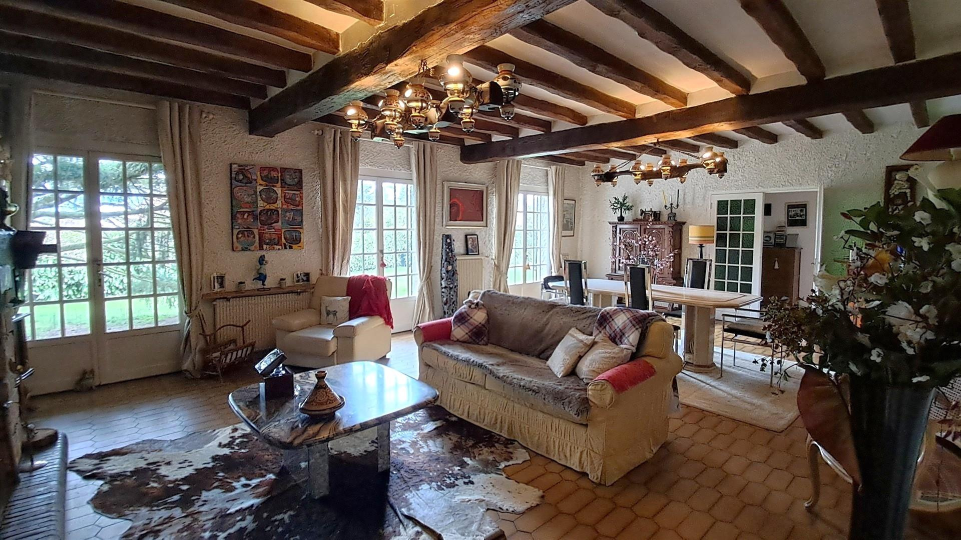 RAVISSANTE MAISON TRADITIONNELLE SUR SOUS-SOL TOTALBREZOLLES