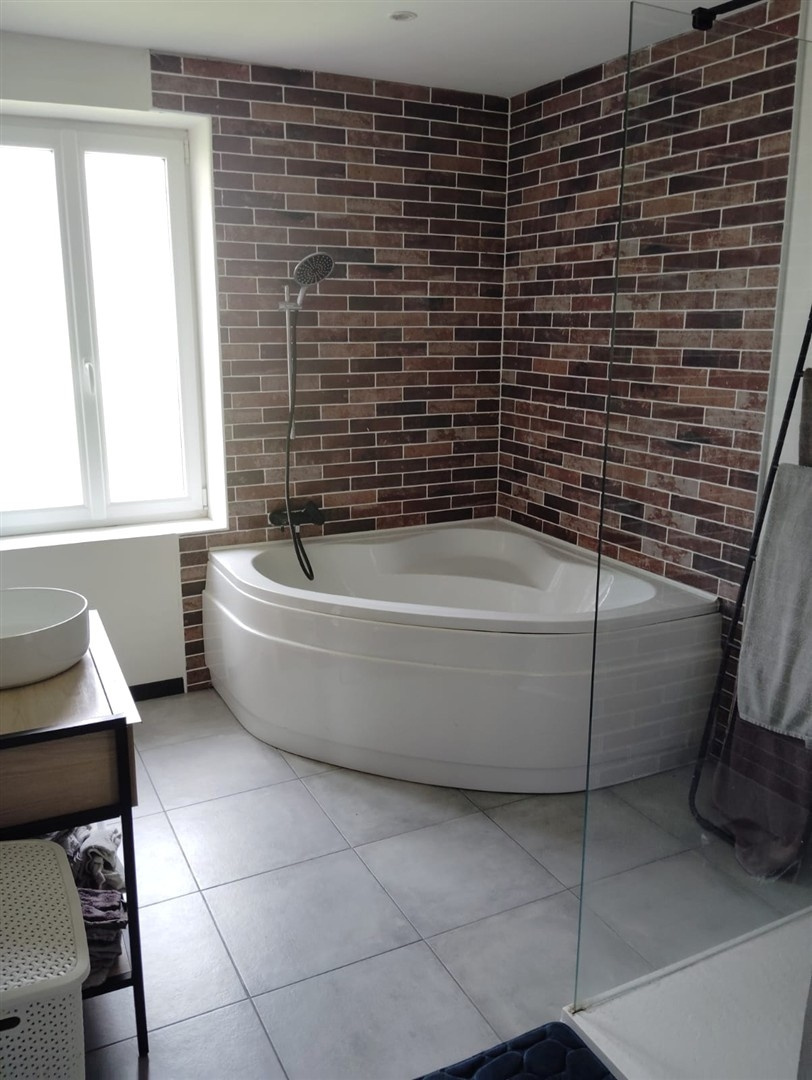 RAVISSANTE MAISON ANCIENNE décomposée de la manière suivante : Au RDCH : Entrée sur cuisine aménagée et équipéST ANDRE DE L\'EURE, ST ANDRE DE L\'EURE, ST ANDRE DE L\'EURE, ST ANDRE DE L\'EURE