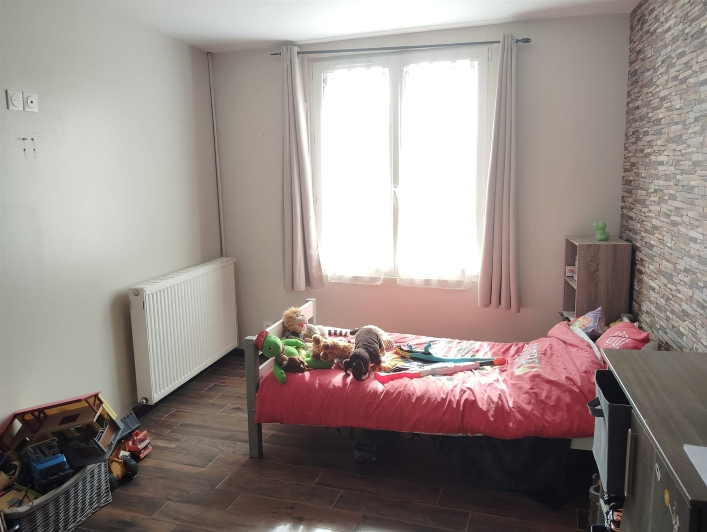 RAVISSANTE MAISON ANCIENNE décomposée de la manière suivante : Au RDCH : Entrée sur cuisine aménagée et équipéST ANDRE DE L\'EURE, ST ANDRE DE L\'EURE, ST ANDRE DE L\'EURE, ST ANDRE DE L\'EURE