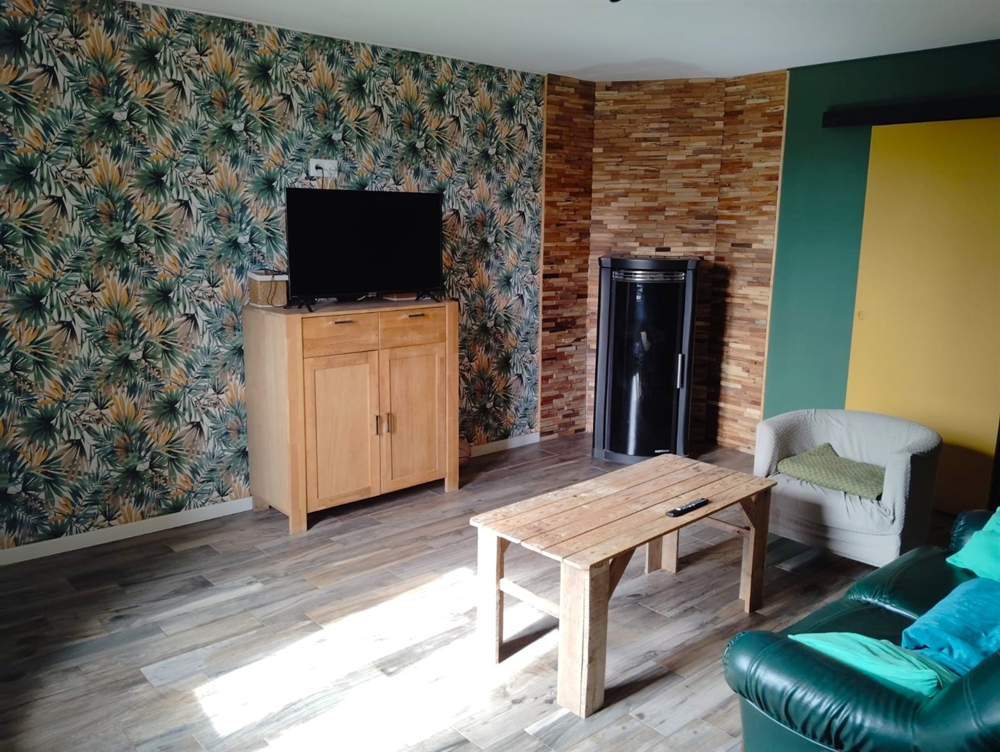 RAVISSANTE MAISON ANCIENNE décomposée de la manière suivante : Au RDCH : Entrée sur cuisine aménagée et équipéST ANDRE DE L\'EURE, ST ANDRE DE L\'EURE, ST ANDRE DE L\'EURE, ST ANDRE DE L\'EURE