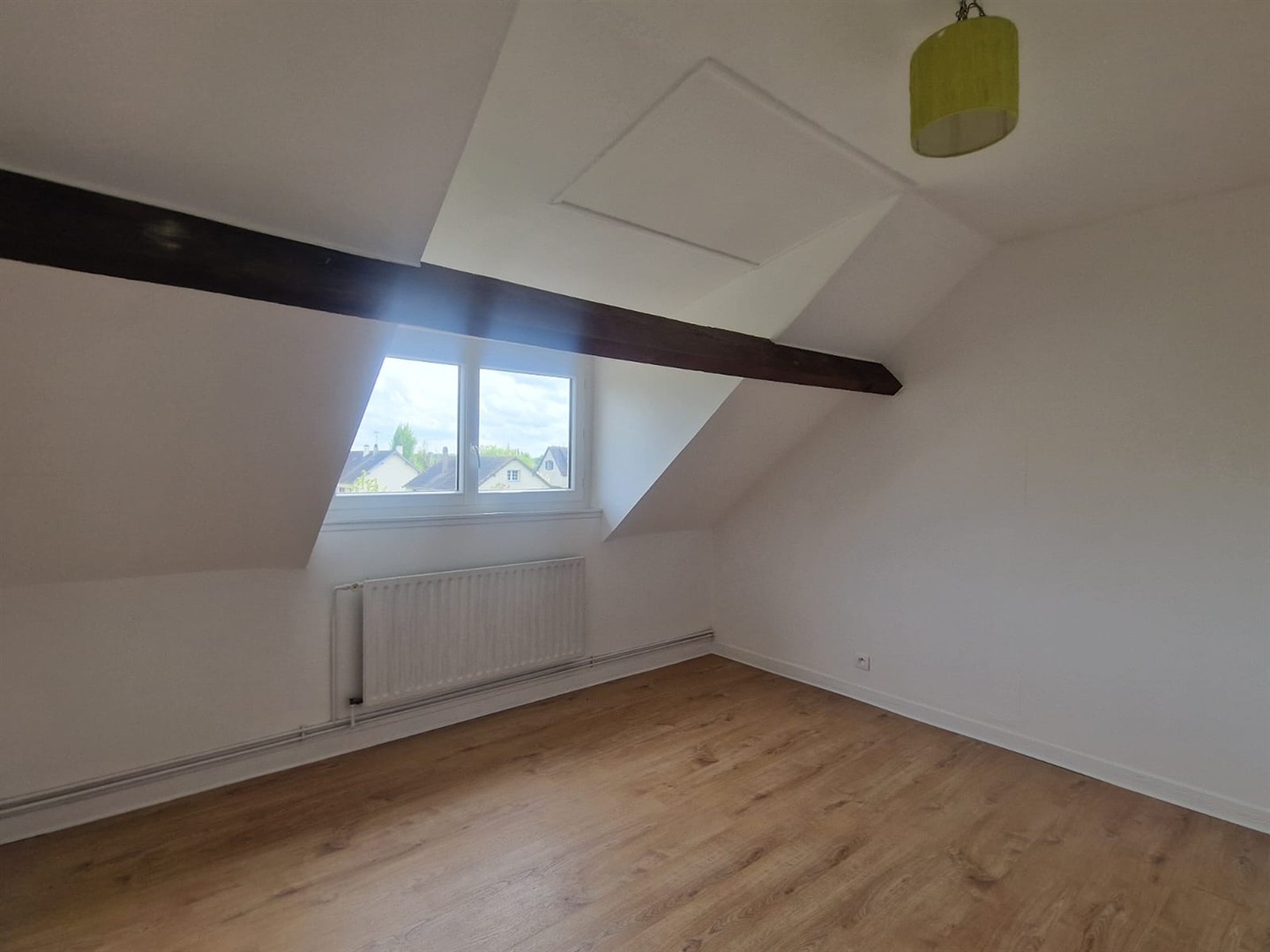 SPACIEUSE MAISON TRADITIONNELLE SUR SOUS-SOL TOTAL décomposée de la manière suivante : Au RDCH : Entrée, vasteILLIERS-L\'EVEQUE, ILLIERS-L\'EVEQUE, ILLIERS-L\'EVEQUE, ILLIERS-L\'EVEQUE