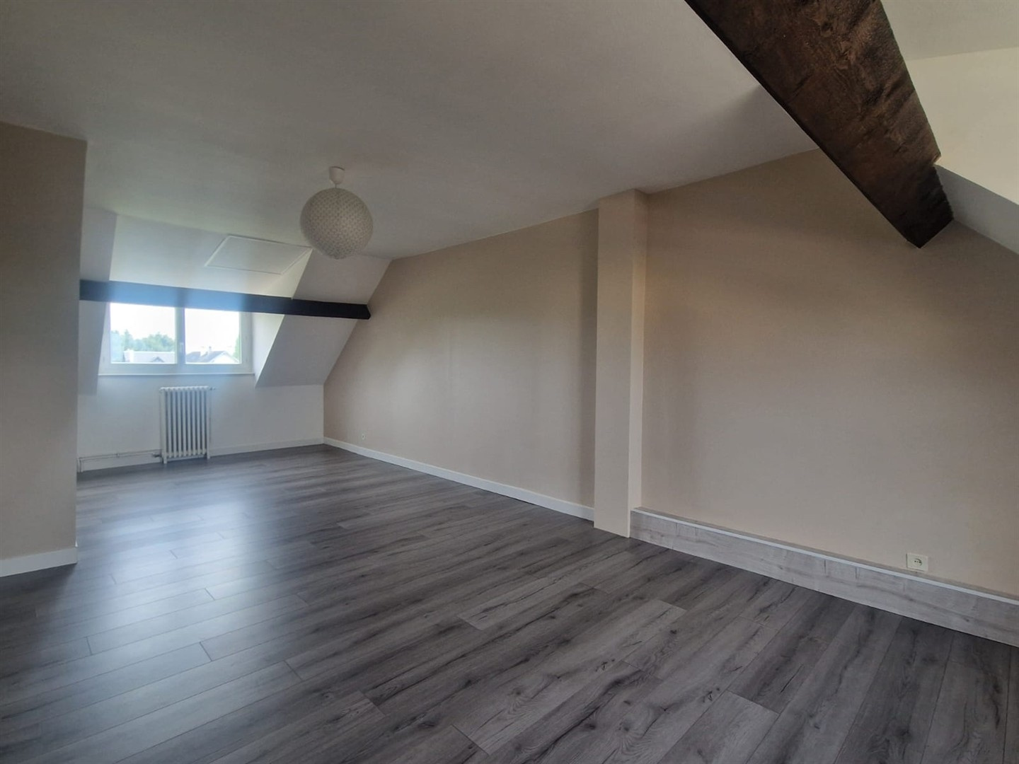 SPACIEUSE MAISON TRADITIONNELLE SUR SOUS-SOL TOTAL décomposée de la manière suivante : Au RDCH : Entrée, vasteILLIERS-L\'EVEQUE, ILLIERS-L\'EVEQUE, ILLIERS-L\'EVEQUE, ILLIERS-L\'EVEQUE