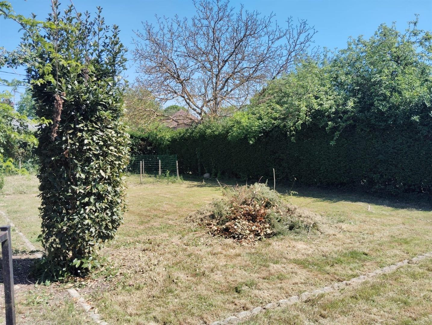 SUPERBE TERRAIN À BÂTIR en partie clos de 715 m2 environ, idéal pour y créer une habitation d'au moins 100 m2.LA MADELEINE DE NONANCOURT