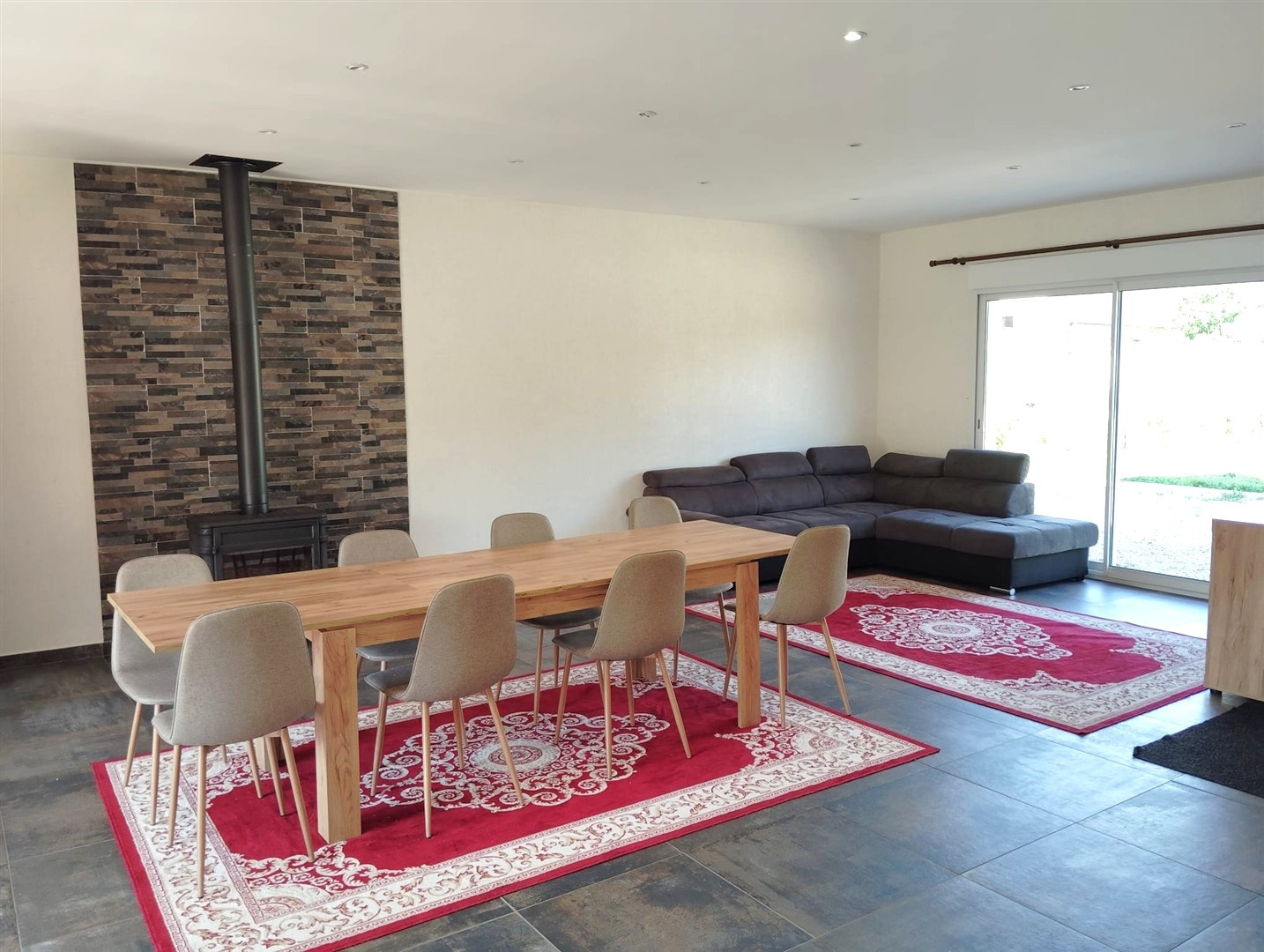 BELLE CONSTRUCTION TRADITIONNELLE DE PLAIN-PIED décomposée de la manière suivante : Au RDCH : Cuisine équipéeNONANCOURT