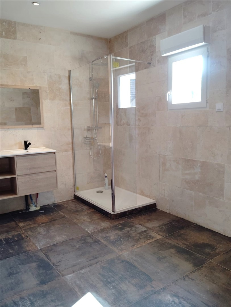 BELLE CONSTRUCTION TRADITIONNELLE DE PLAIN-PIED décomposée de la manière suivante : Au RDCH : Cuisine équipéeNONANCOURT