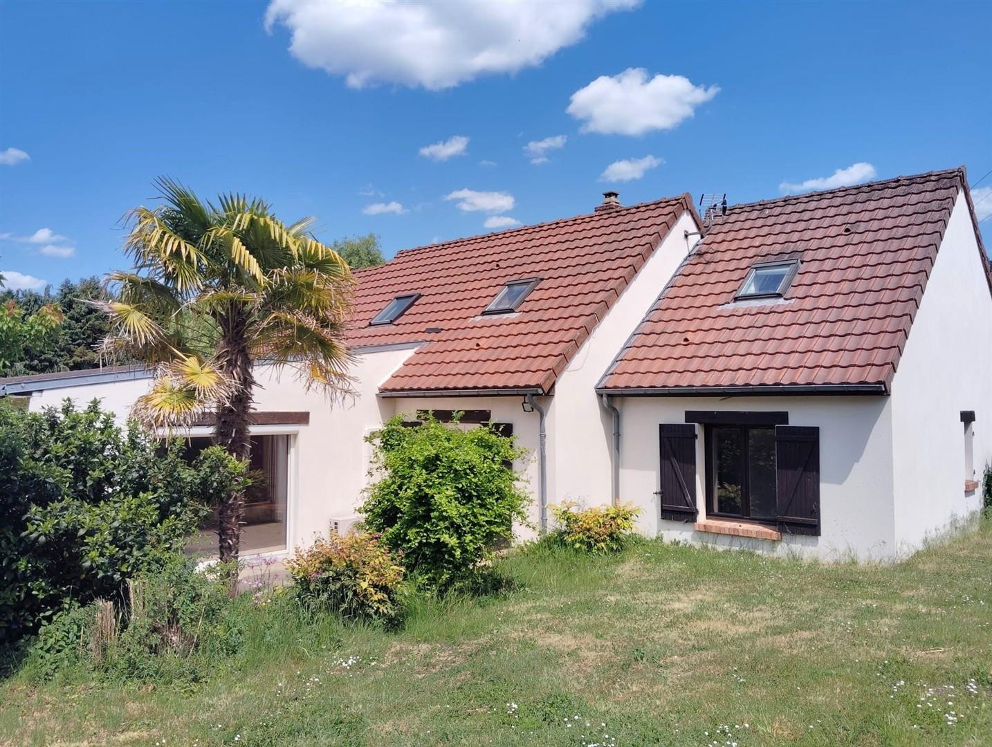 MAISON TRADITIONNELLE IDÉALE POUR LES FAMILLES NOMBREUSESCOURDEMANCHE