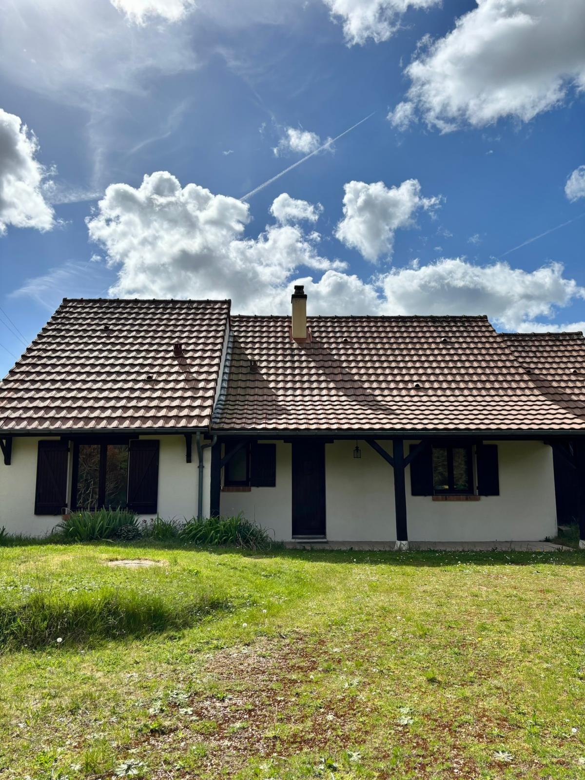 MAISON TRADITIONNELLE IDÉALE POUR LES FAMILLES NOMBREUSESCOURDEMANCHE