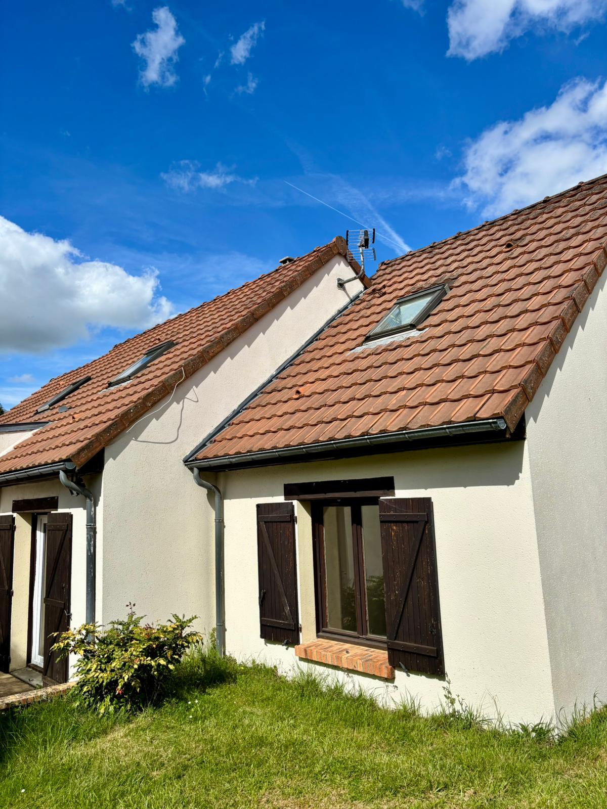 MAISON TRADITIONNELLE IDÉALE POUR LES FAMILLES NOMBREUSESCOURDEMANCHE