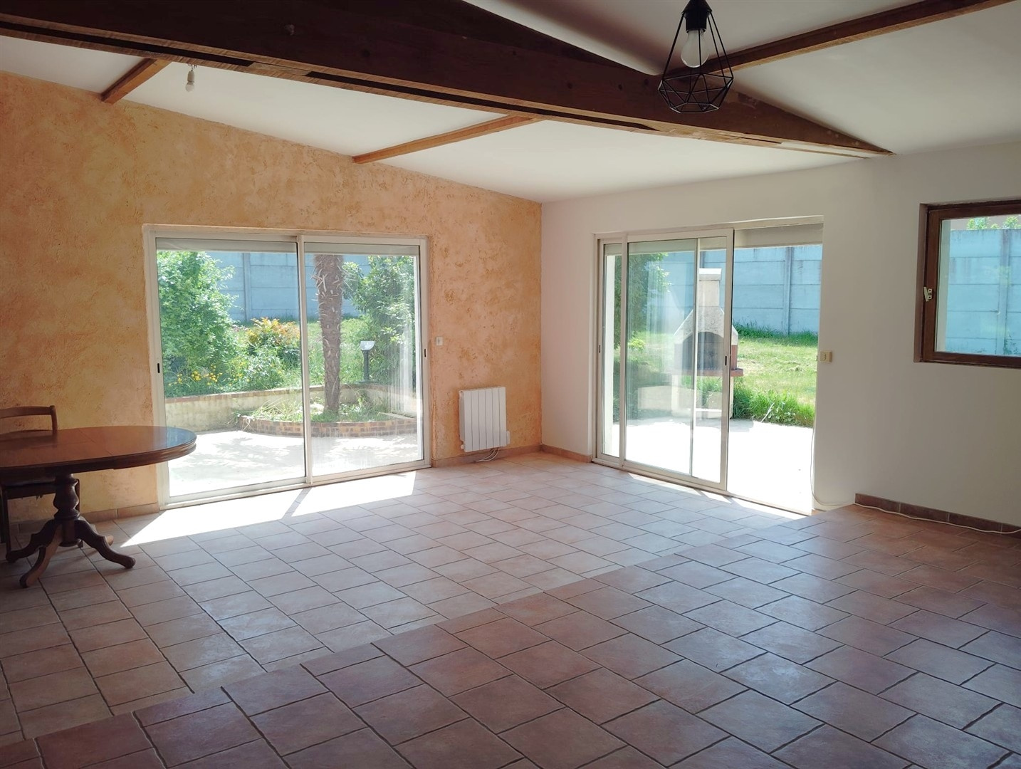 MAISON TRADITIONNELLE IDÉALE POUR LES FAMILLES NOMBREUSESCOURDEMANCHE