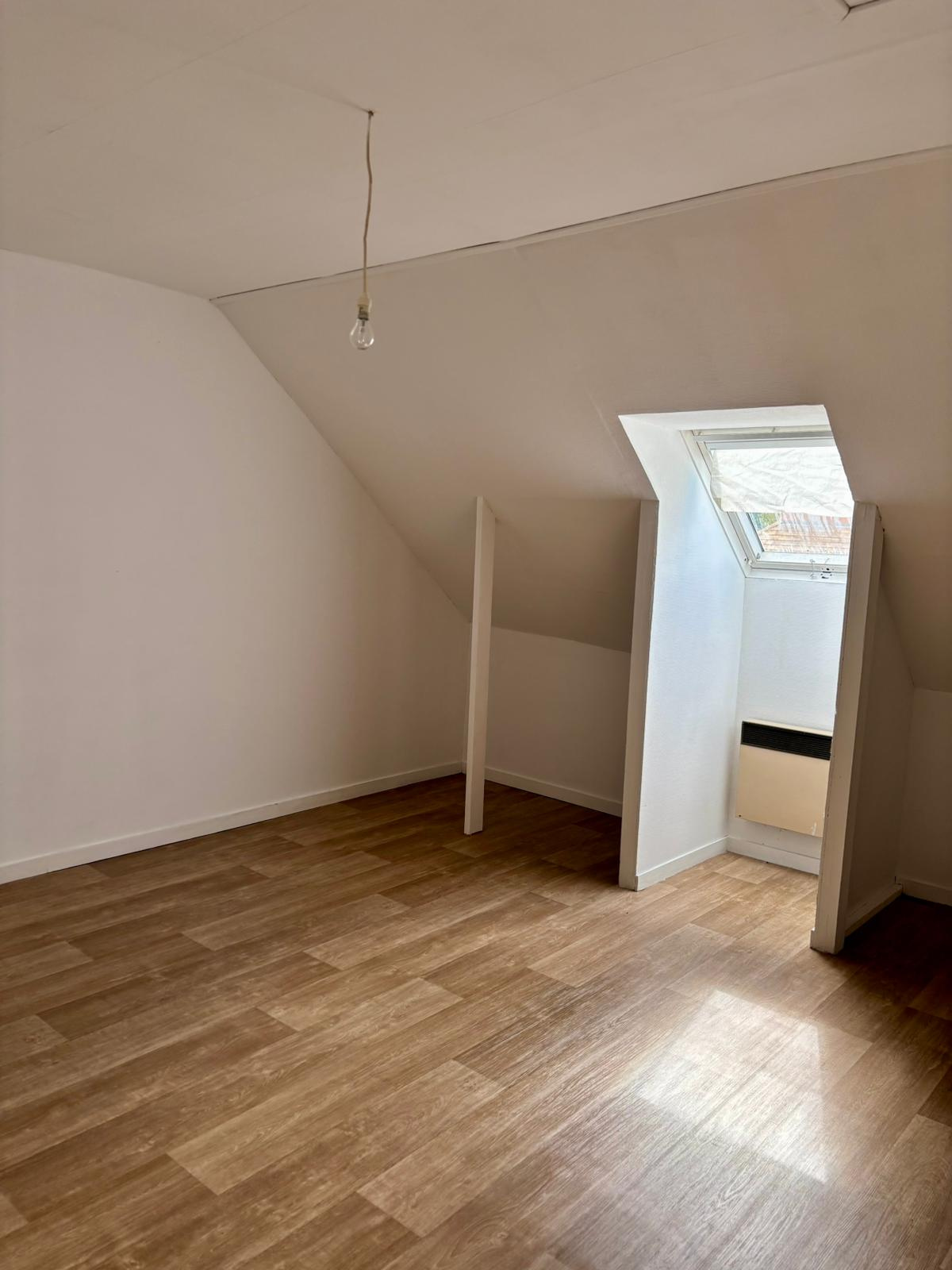 MAISON TRADITIONNELLE IDÉALE POUR LES FAMILLES NOMBREUSESCOURDEMANCHE