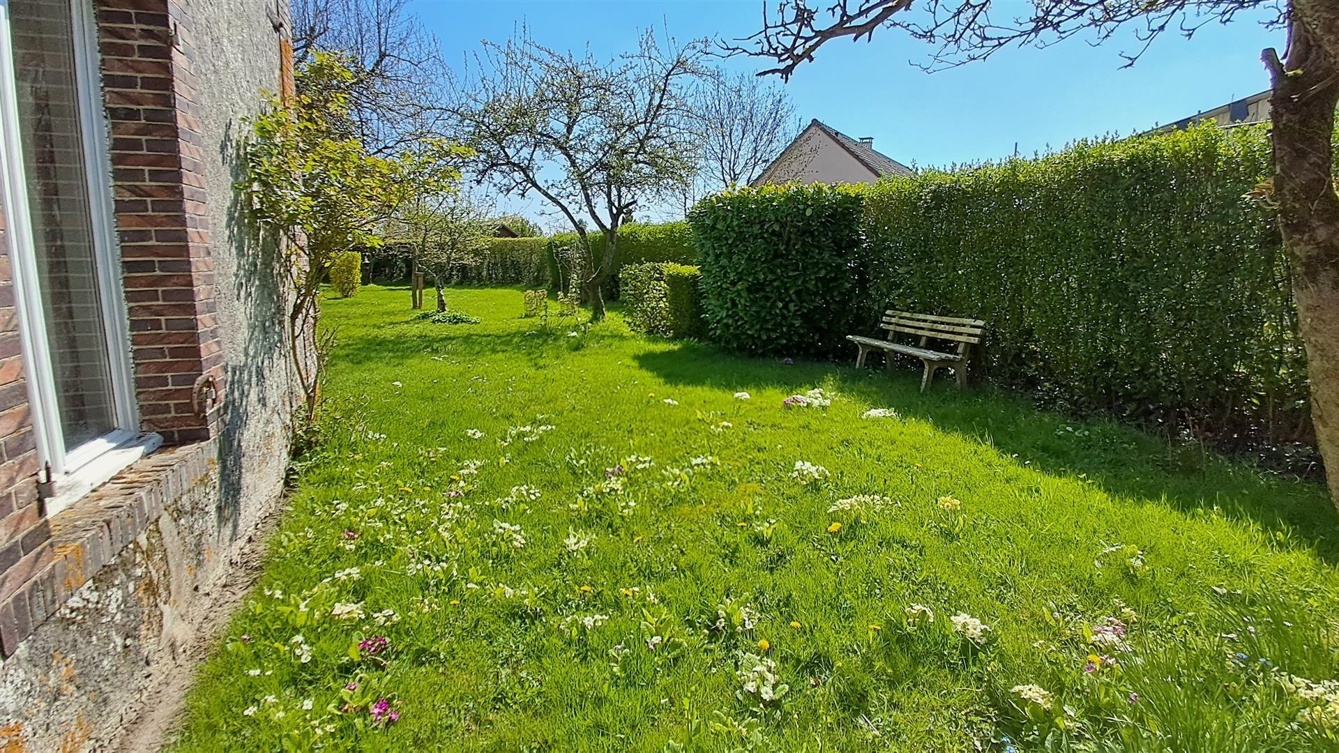 Belle maison ancienne avec ses dépendancesSENONCHES