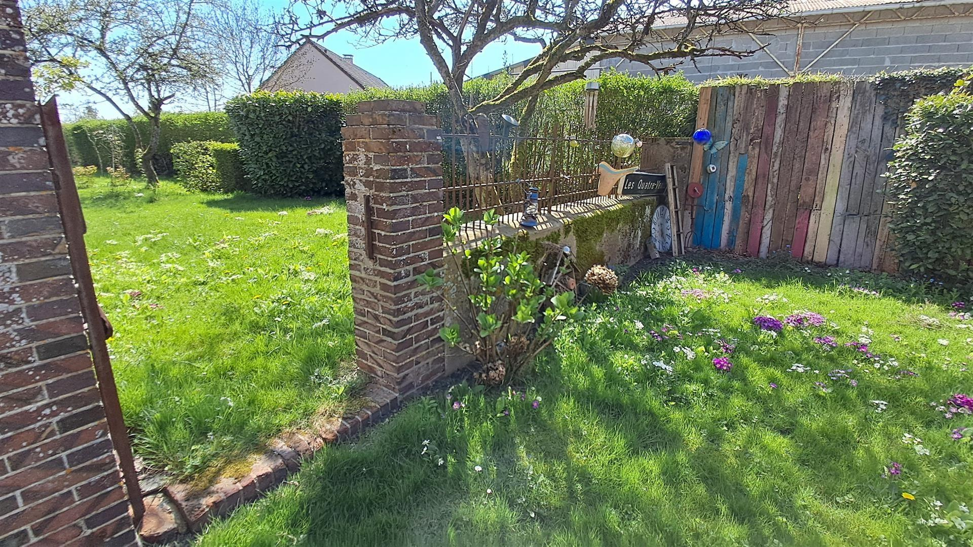 Belle maison ancienne avec ses dépendancesSENONCHES