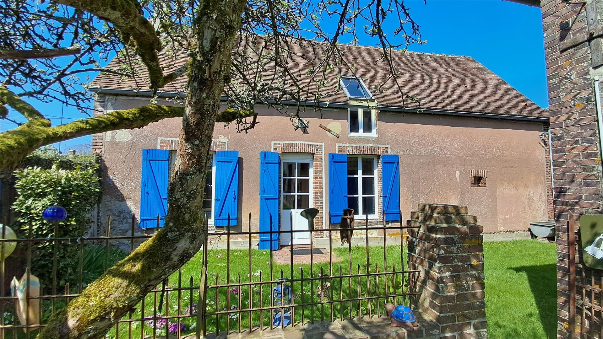Belle maison ancienne avec ses dépendancesSENONCHES