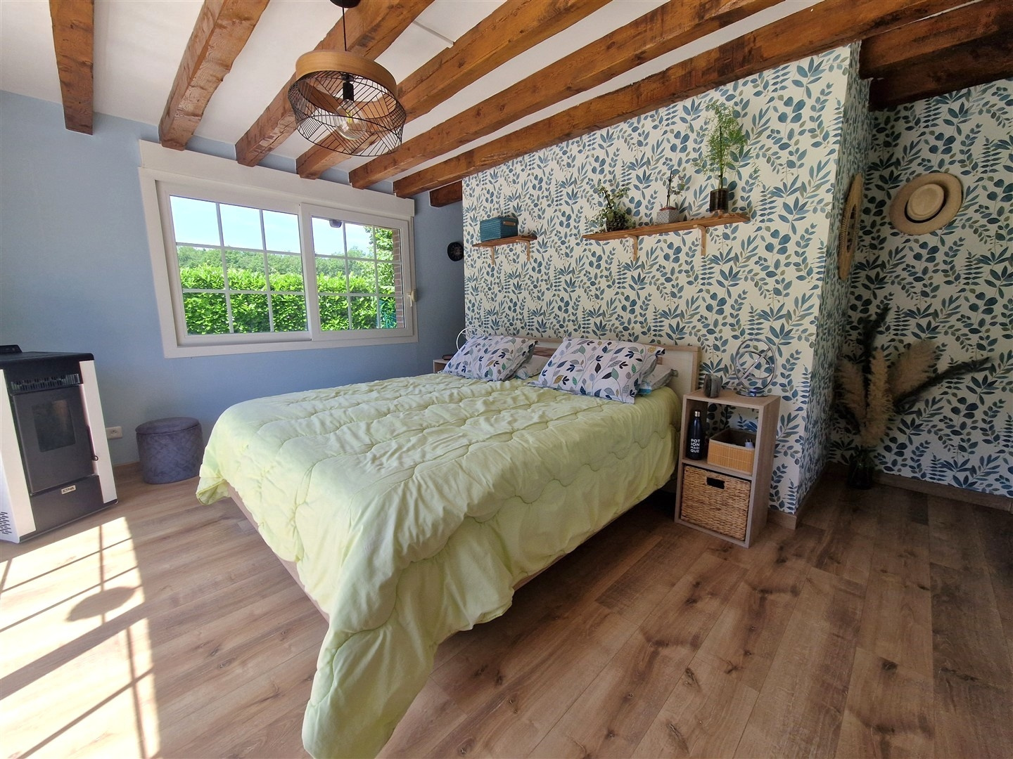 Dans un état irréprochable, PROPRIÉTÉ D'EXCEPTION de 157 m2 habitables + dépendances de plus de 150 m2. NichéeDAMPIERRE-SUR-AVRE
