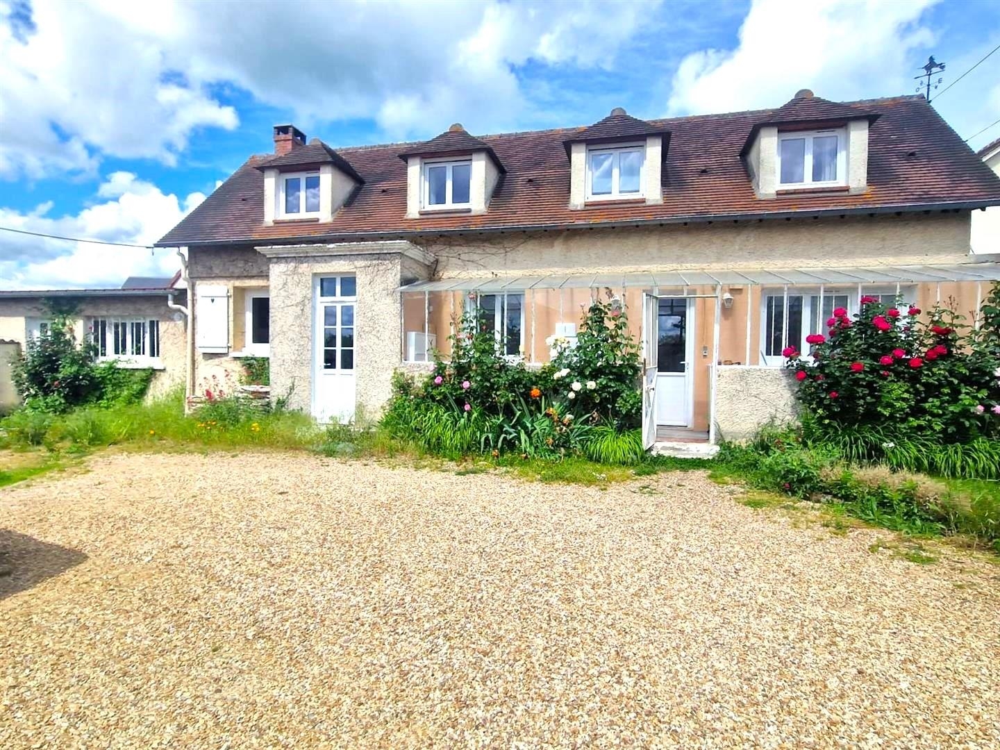 MAISONSAINT LUBIN DES JONCHERETS