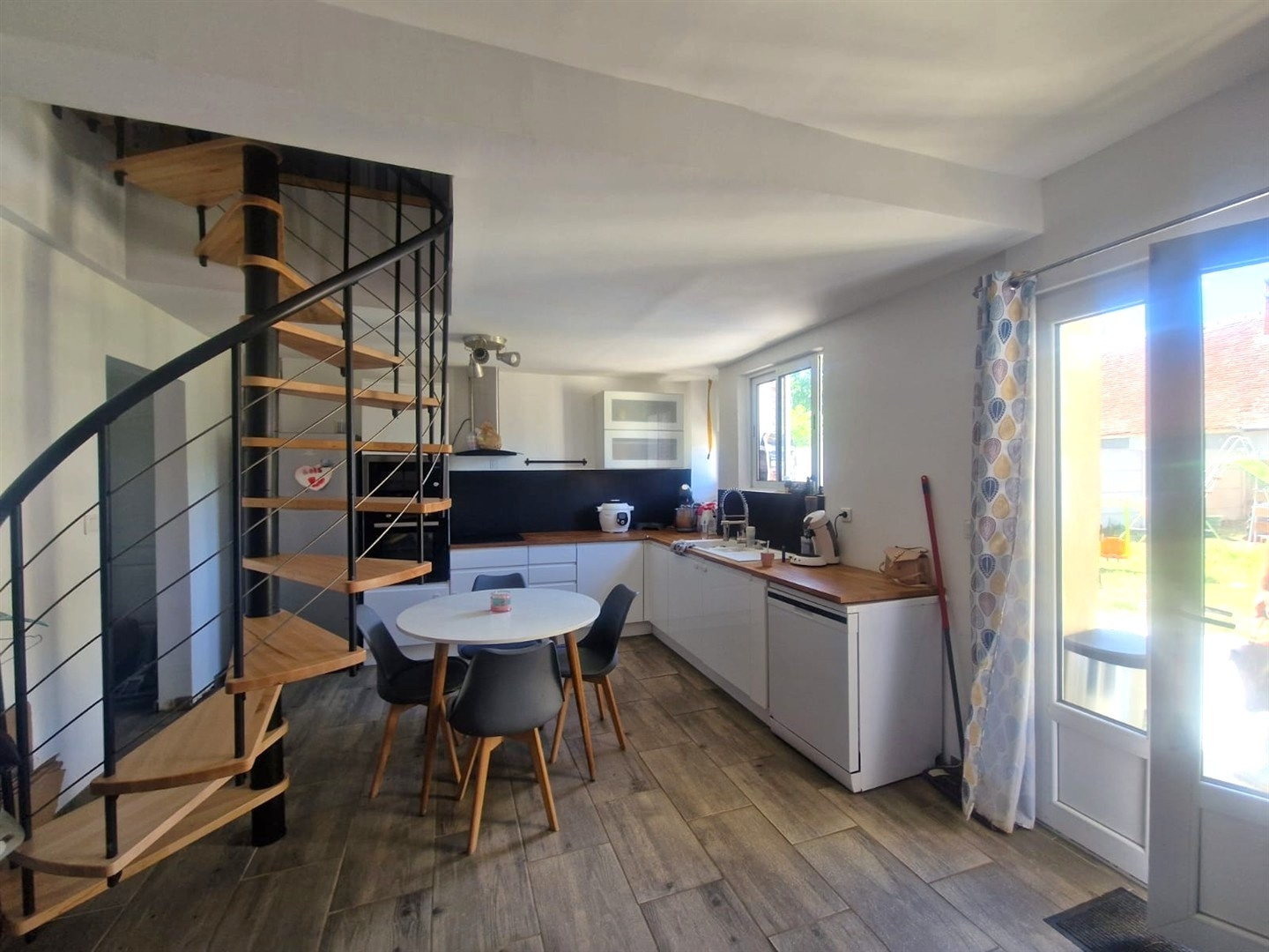 Venez découvrir CETTE MAISON ANCIENNE SITUÉE DANS UN ENVIRONNEMENT CALME, décomposée de la manière suivante :ILLIERS-L\'EVEQUE, ILLIERS-L\'EVEQUE, ILLIERS-L\'EVEQUE, ILLIERS-L\'EVEQUE