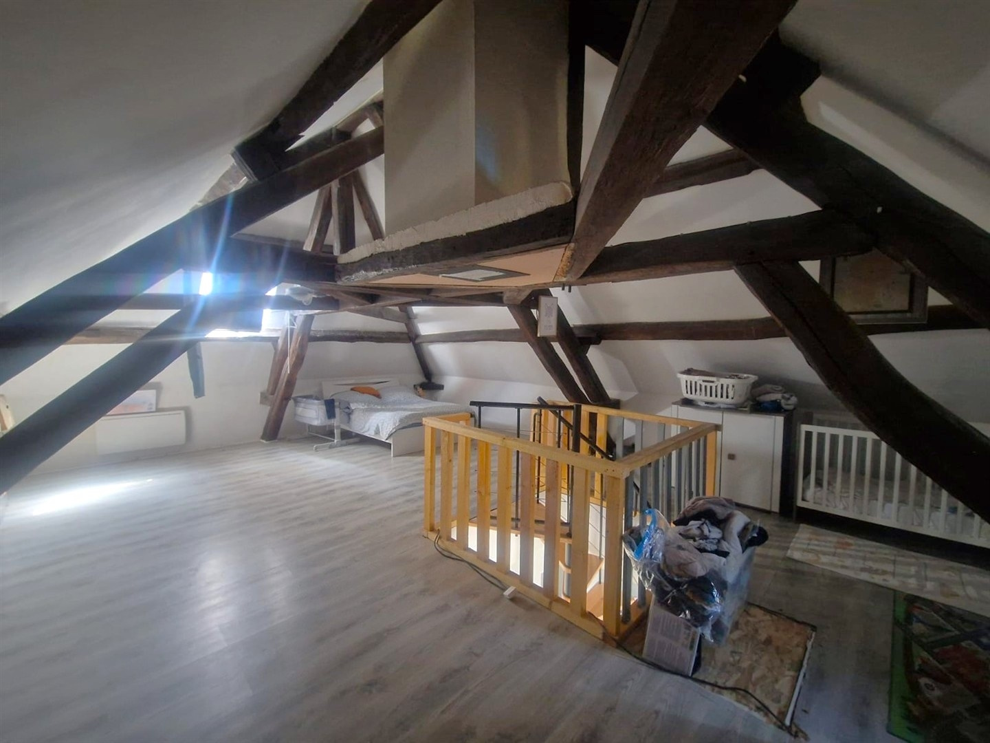 Venez découvrir CETTE MAISON ANCIENNE SITUÉE DANS UN ENVIRONNEMENT CALME, décomposée de la manière suivante :ILLIERS-L\'EVEQUE, ILLIERS-L\'EVEQUE, ILLIERS-L\'EVEQUE, ILLIERS-L\'EVEQUE