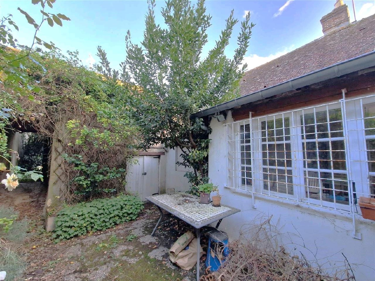 RAVISSANTE MAISON DE BOURGBREZOLLES