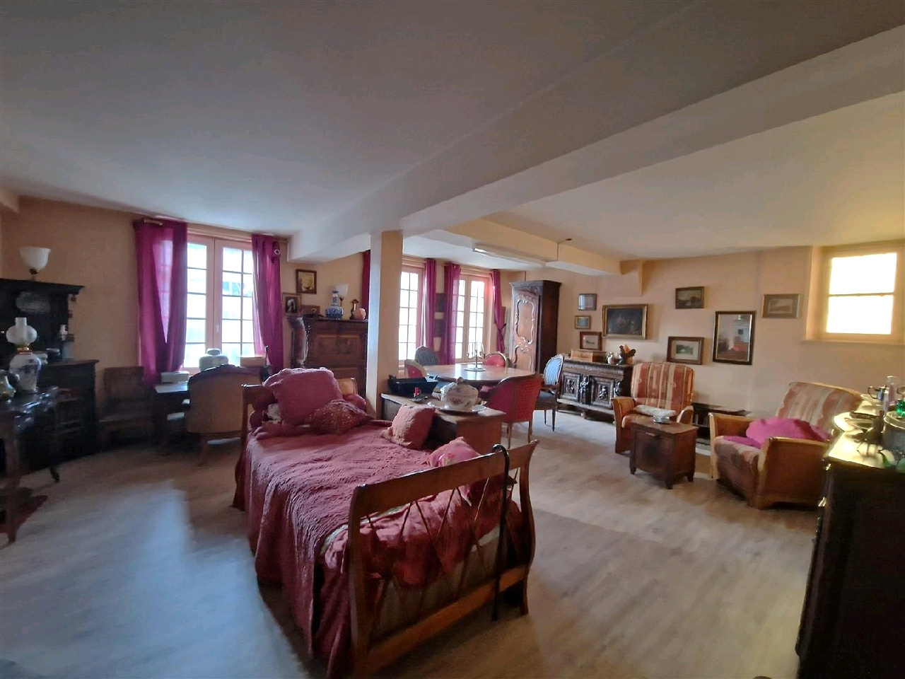 Charme & Confort au Cœur du Bourg   Maison familiale avec jardinBREZOLLES
