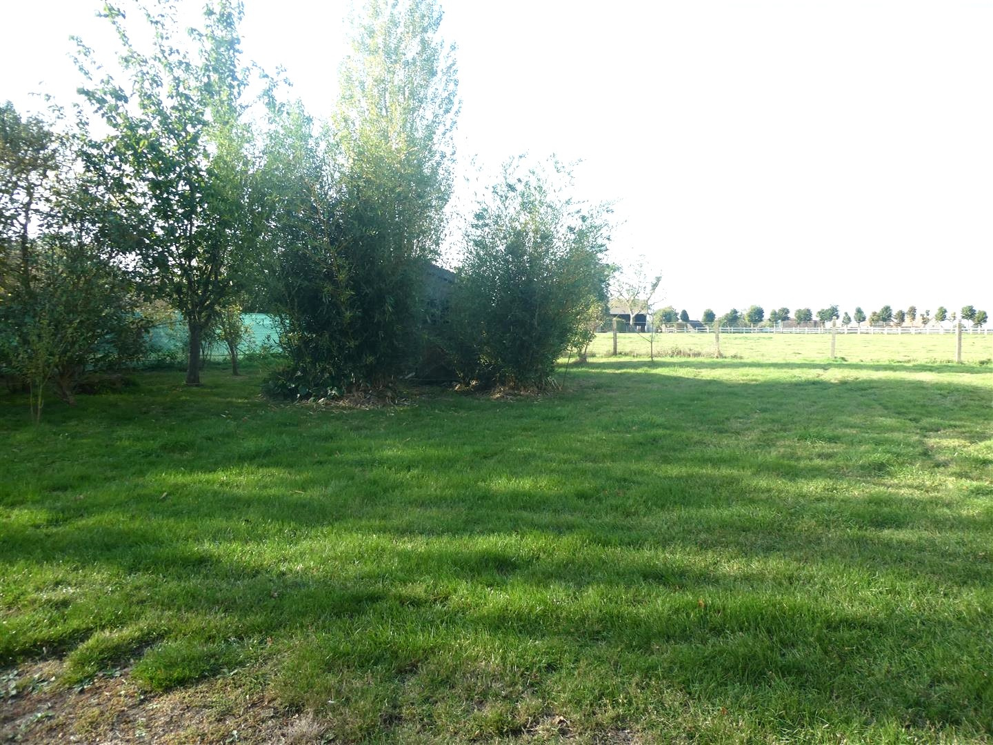 MAISON ANCIENNE OFFRANT DE BEAUX VOLUMES décomposée de la manière suivante : Au RDCH : Cuisine équipée ouverteMAILLEBOIS