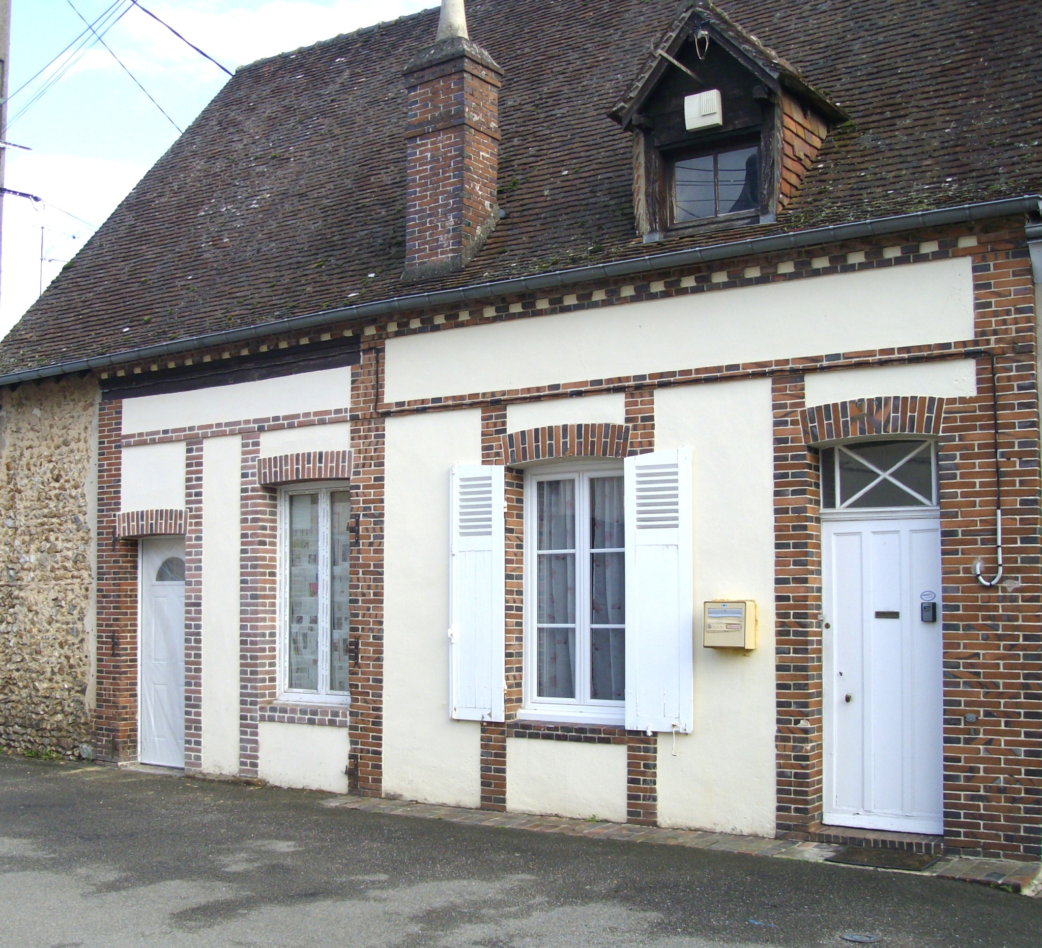 Charme de l’Ancien   Maison authentique avec jardin clos et potentiel d’agrandissementBREZOLLES