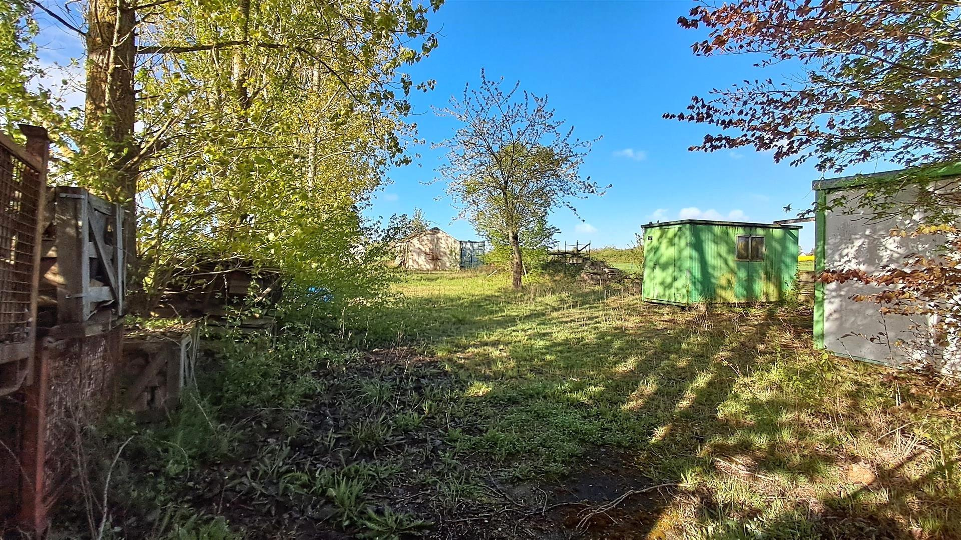 TERRAIN DE LOISIRS NON CONSTRUCTIBLE d'une superficie approximative de 778 m2 environ entièrement clos. NON VILA FRAMBOISIERE