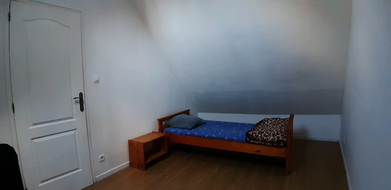 ENSEMBLE IMMOBILIER IDÉALEMENT SITUÉ & PROCHE DES COMMODITÉS renfermant : - APPARTEMENT de type T2 situé au RDBREZOLLES