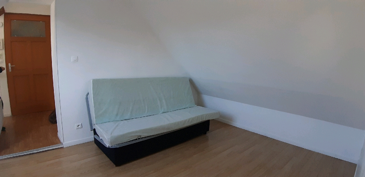 ENSEMBLE IMMOBILIER IDÉALEMENT SITUÉ & PROCHE DES COMMODITÉS renfermant : - APPARTEMENT de type T2 situé au RDBREZOLLES