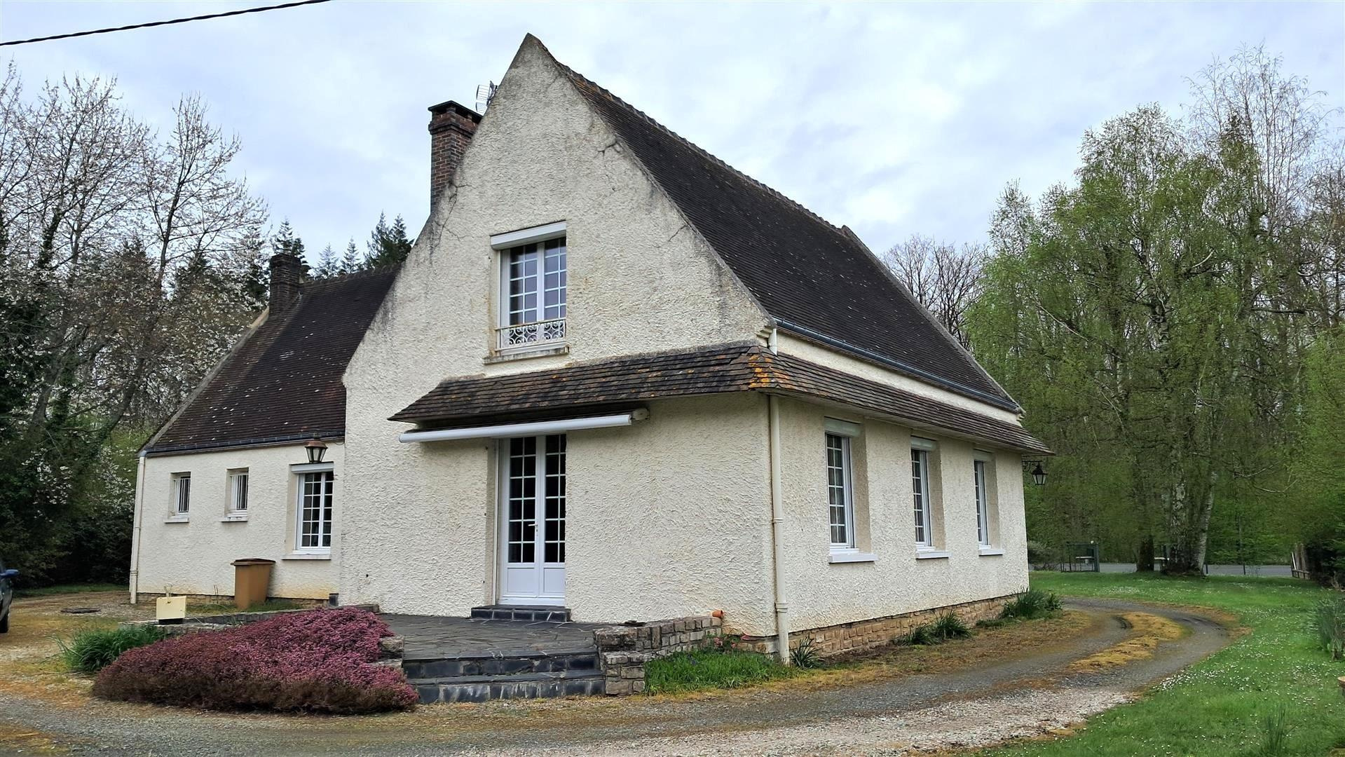 BELLE CONSTRUCTION en TRÈS BON ÉTAT & OFFRANT DE BEAUX VOLUMESSENONCHES