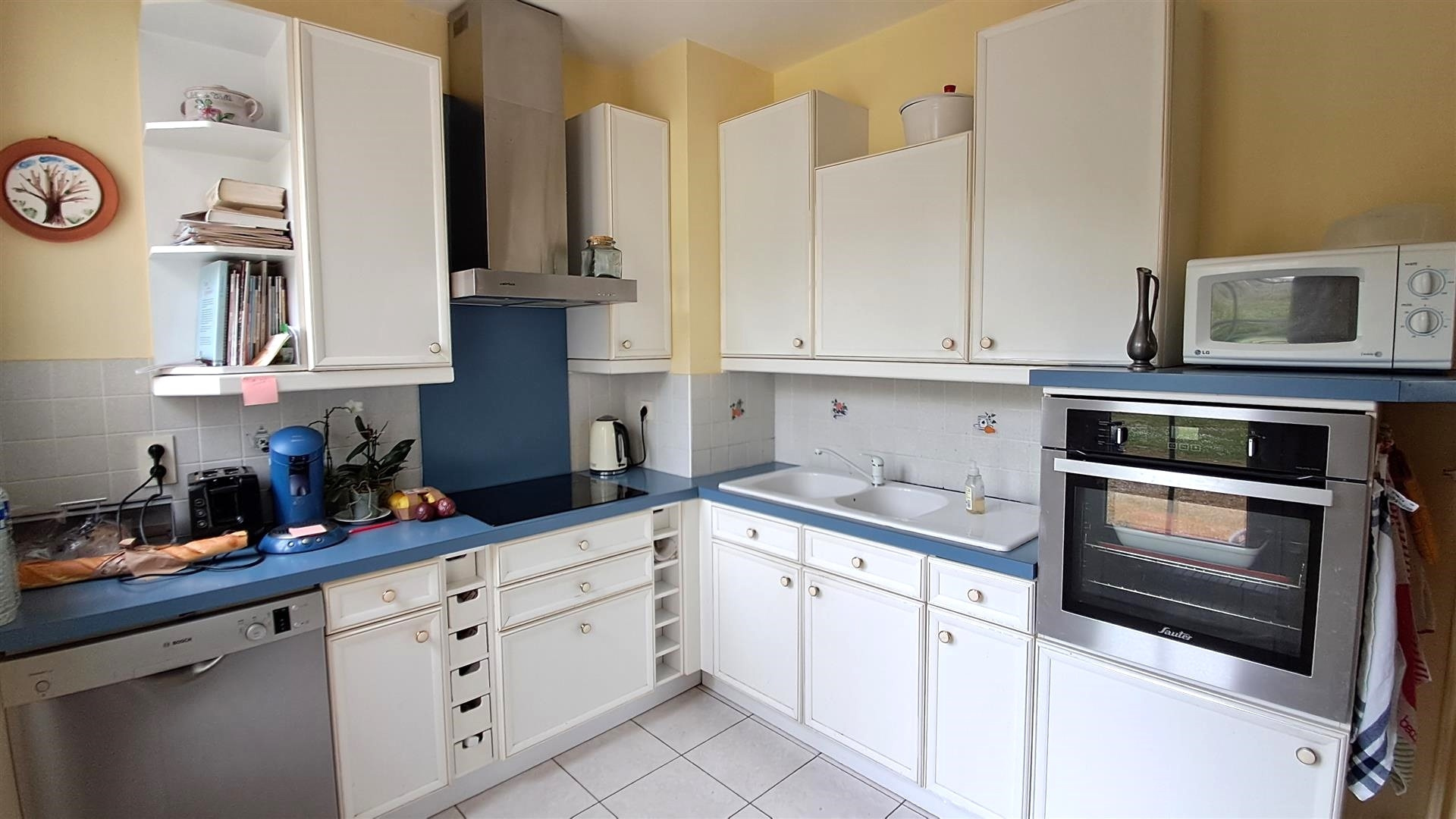 BELLE CONSTRUCTION en TRÈS BON ÉTAT & OFFRANT DE BEAUX VOLUMESSENONCHES