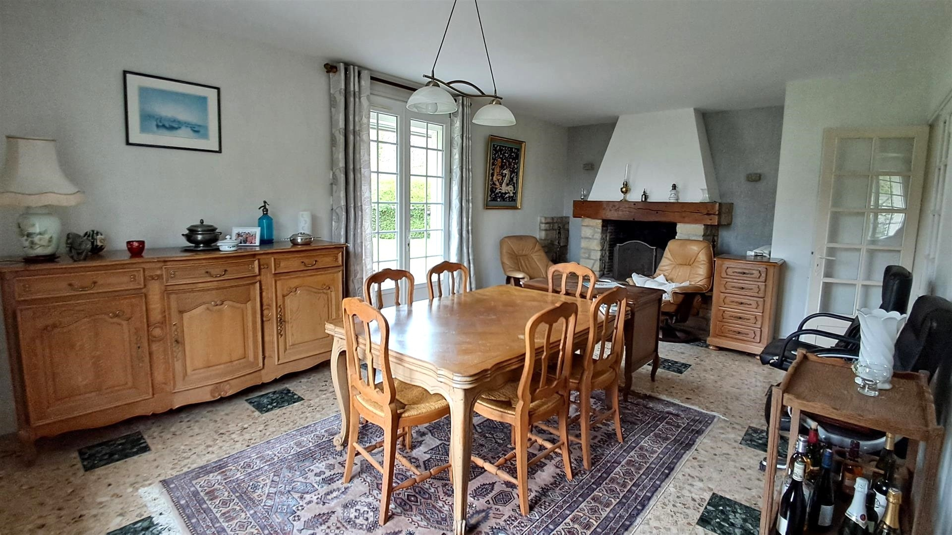 BELLE CONSTRUCTION en TRÈS BON ÉTAT & OFFRANT DE BEAUX VOLUMESSENONCHES