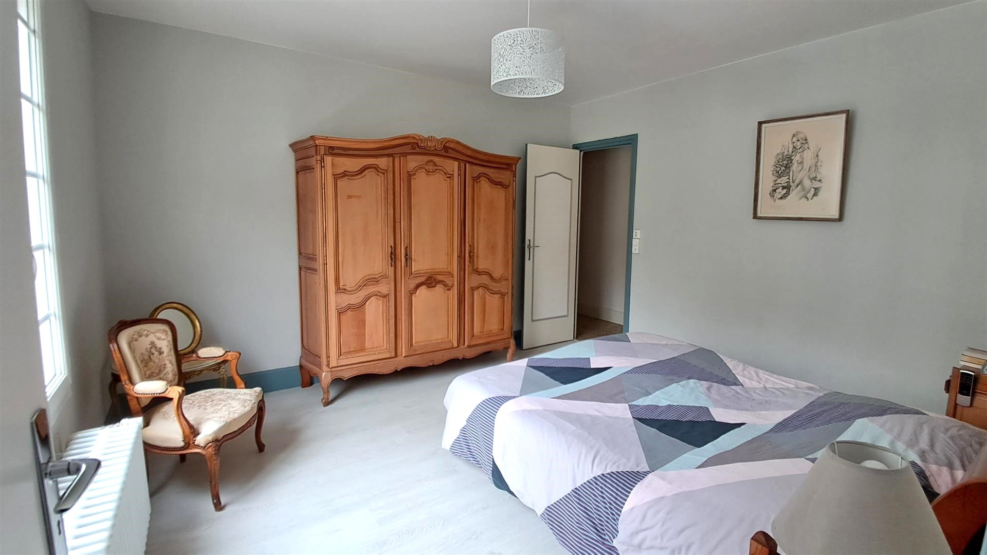 BELLE CONSTRUCTION en TRÈS BON ÉTAT & OFFRANT DE BEAUX VOLUMESSENONCHES