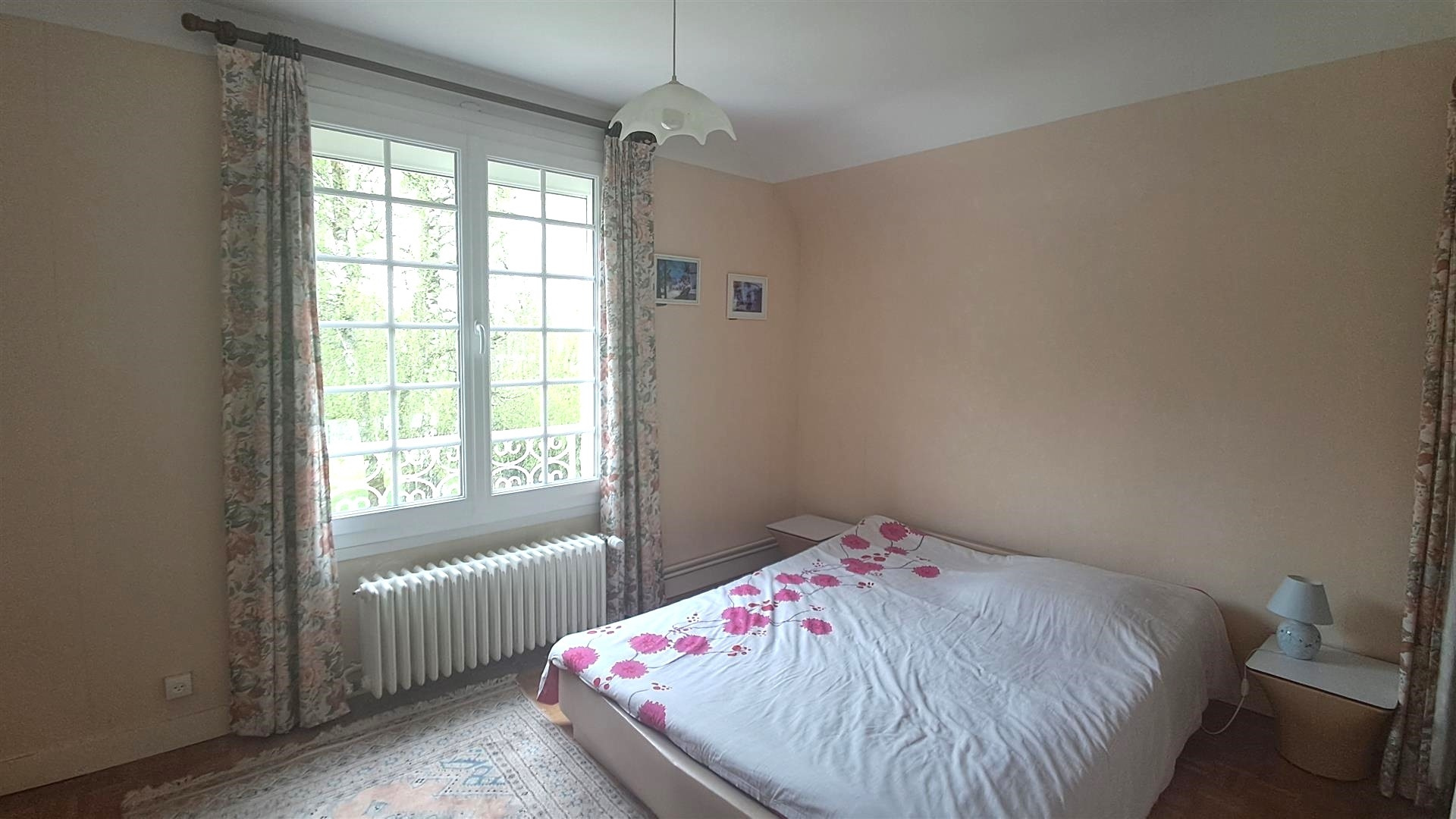 BELLE CONSTRUCTION en TRÈS BON ÉTAT & OFFRANT DE BEAUX VOLUMESSENONCHES