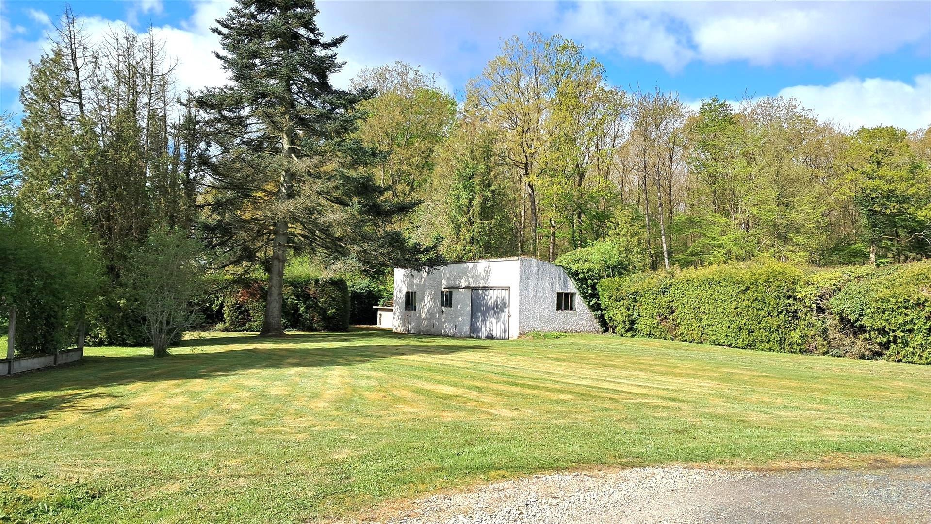 BELLE CONSTRUCTION en TRÈS BON ÉTAT & OFFRANT DE BEAUX VOLUMESSENONCHES