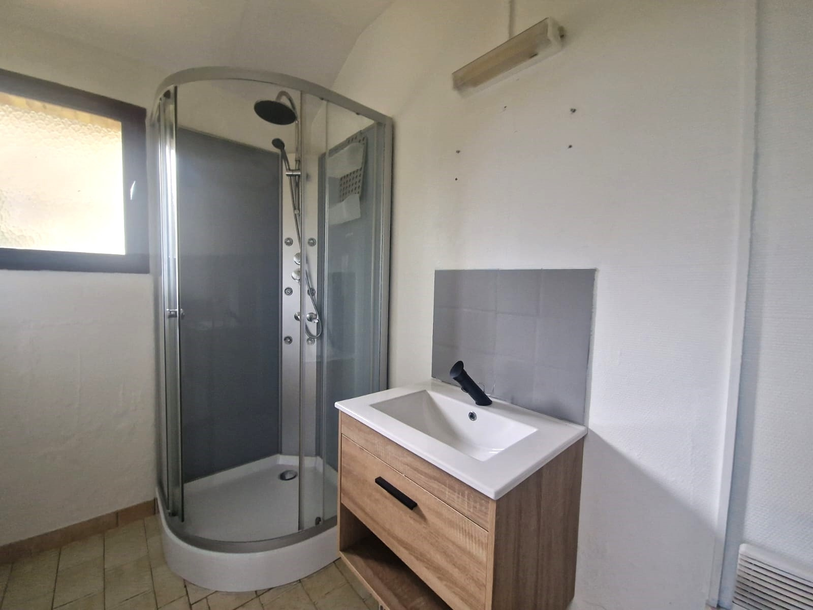 DANS UN PETIT VILLAGE AU CALME ..BREZOLLES