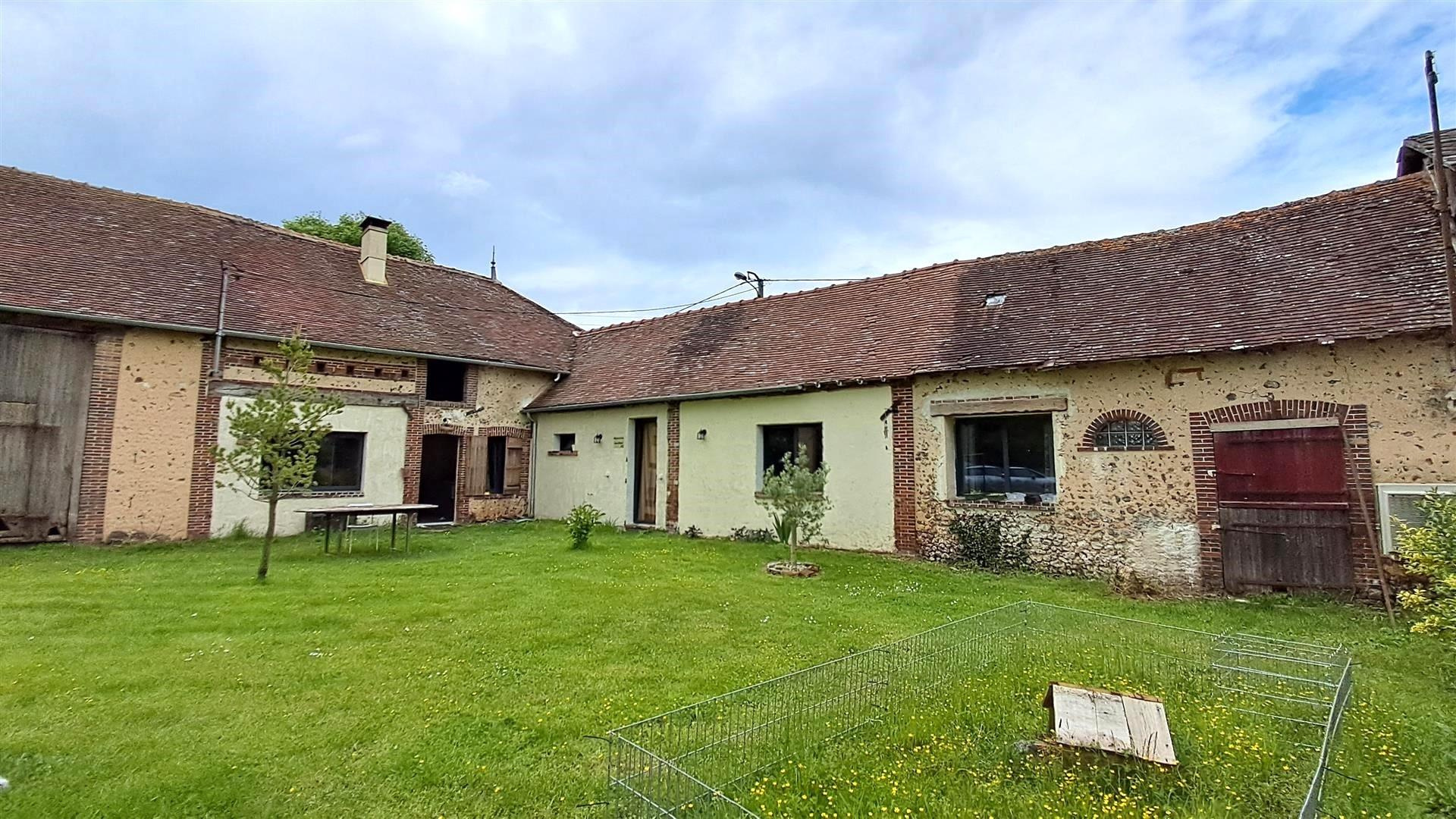 Situé dans un hameau calme, ANCIEN CORPS DE FERME RÉNOVÉ EN PARTIEMAILLEBOIS