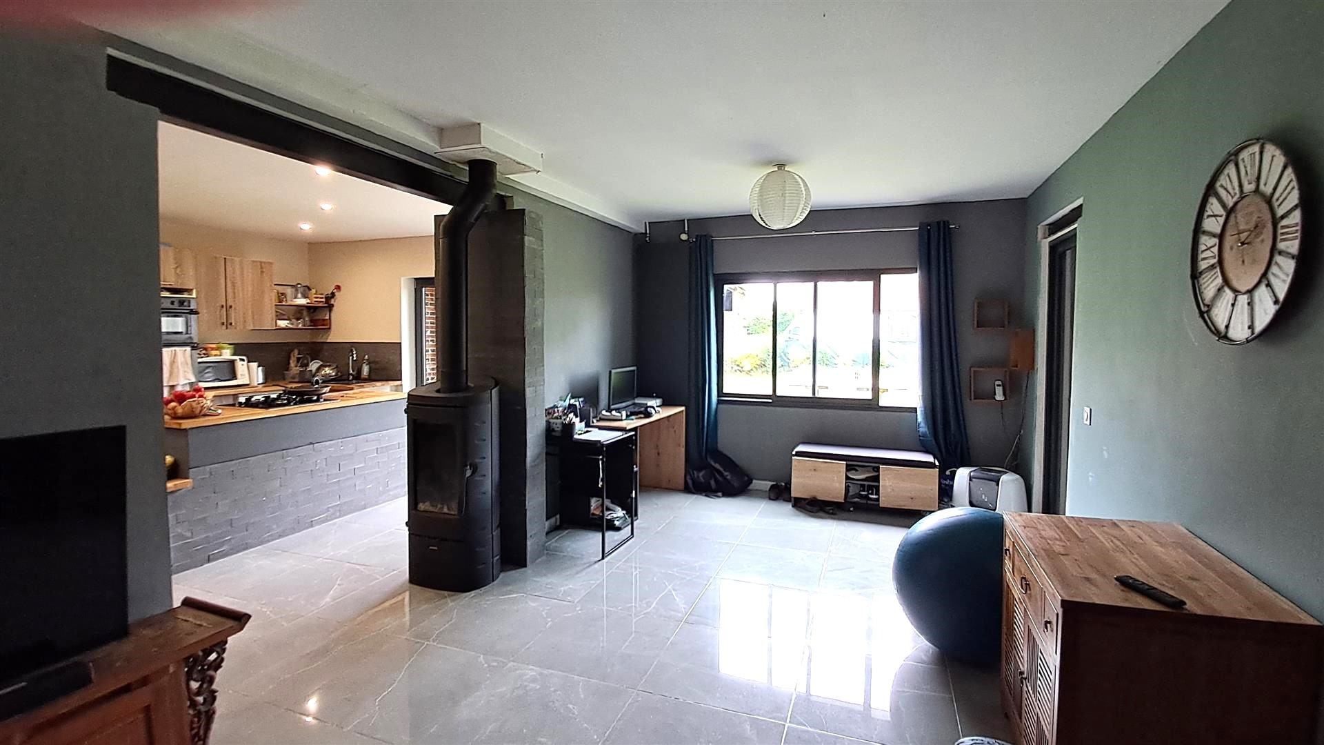 Situé dans un hameau calme, ANCIEN CORPS DE FERME RÉNOVÉ EN PARTIEMAILLEBOIS