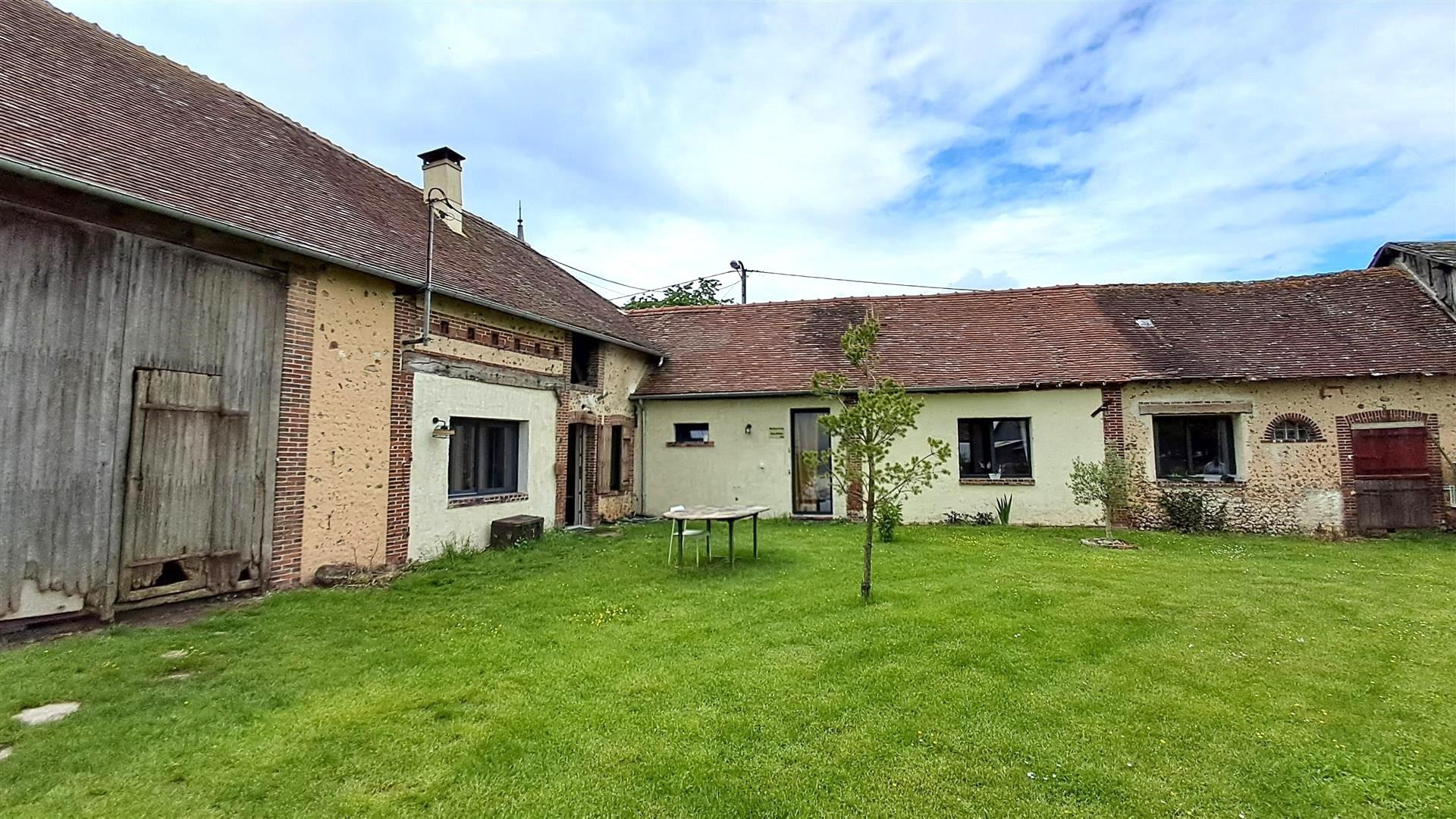 Situé dans un hameau calme, ANCIEN CORPS DE FERME RÉNOVÉ EN PARTIEMAILLEBOIS