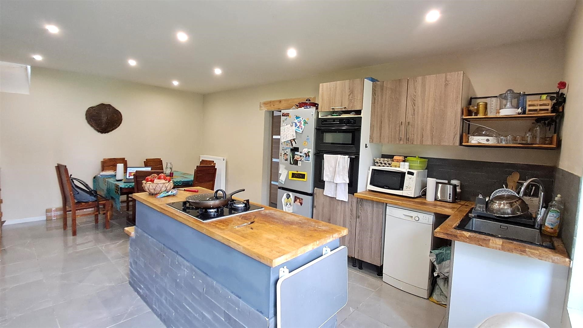 Situé dans un hameau calme, ANCIEN CORPS DE FERME RÉNOVÉ EN PARTIEMAILLEBOIS