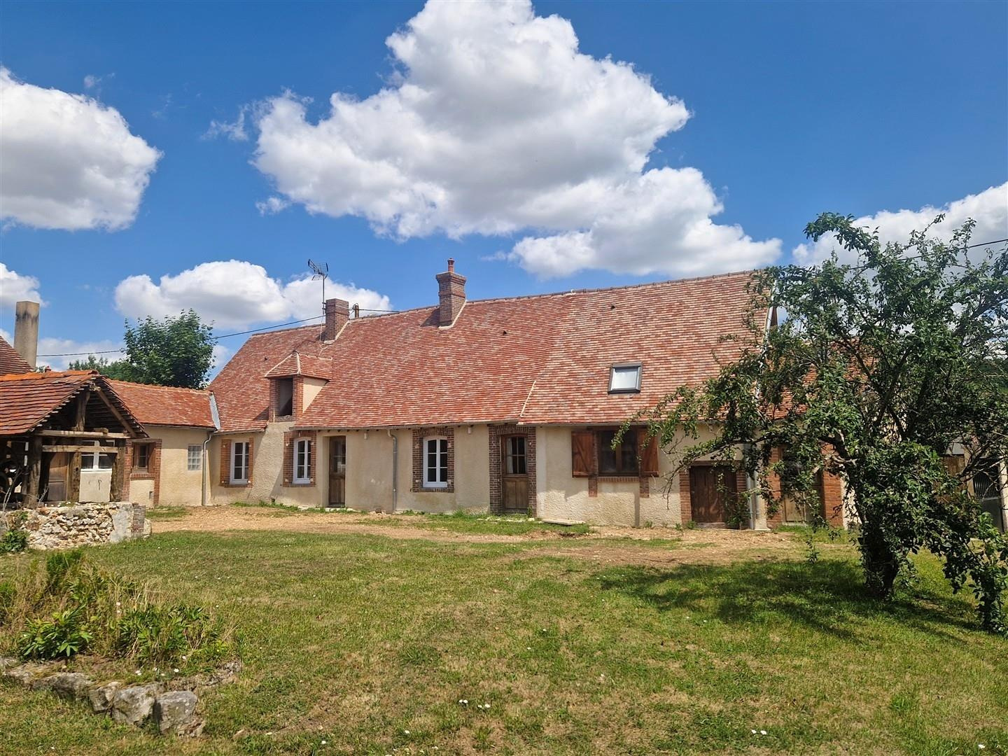 RAVISSANTE MAISON ANCIENNE RÉNOVÉE OFFRANT DE BELLES POSSIBILITÉS SUPPLÉMENTAIRES comprenant : Au RDCH : GrandSAINT-GERMAIN-SUR-AVRE