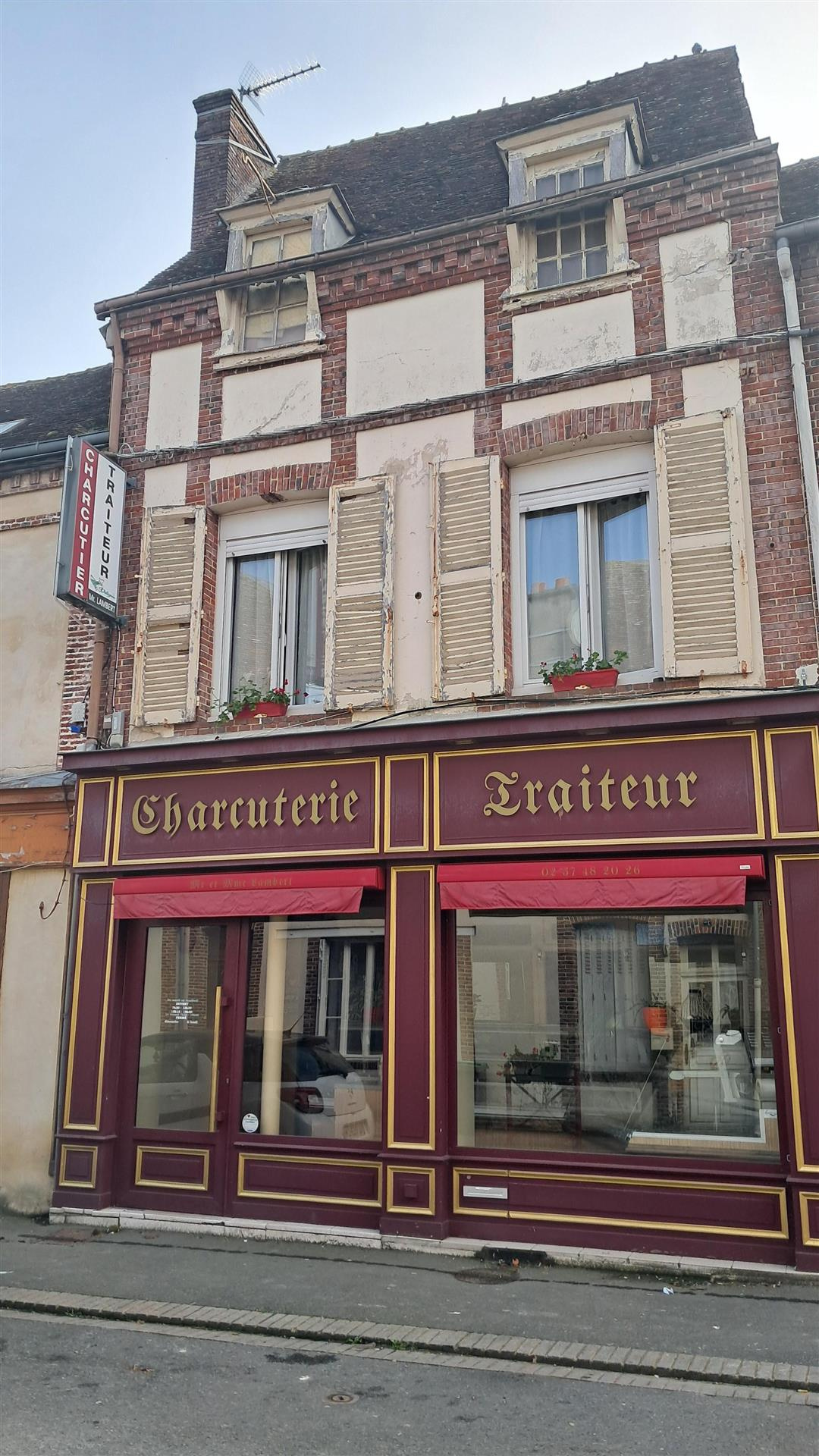 EN PLEIN COEUR DE VILLE, LOCAL COMMERCIALBREZOLLES