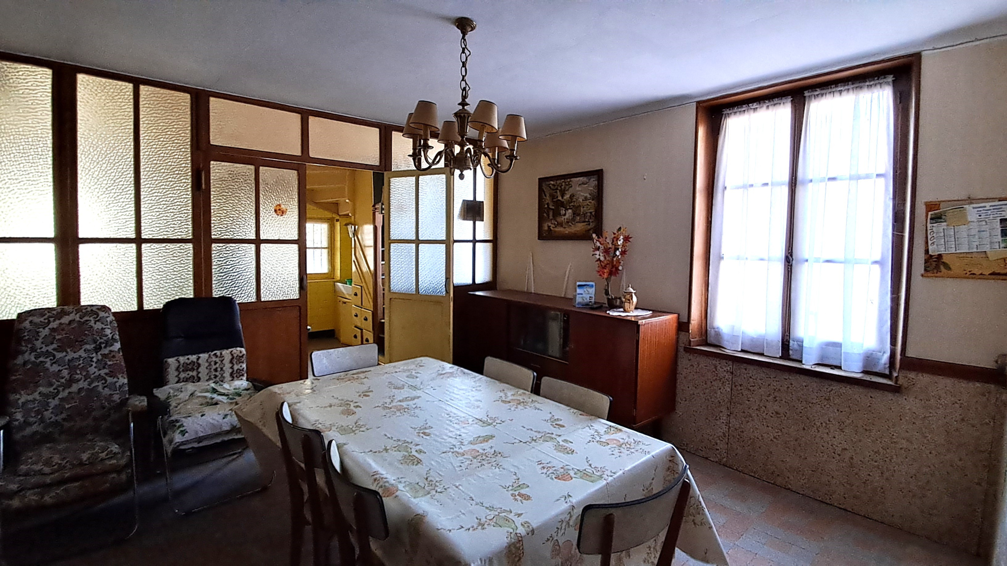 MAISON ANCIENNE A RESTAURER située EN PLEIN COEUR DE VILLE décomposée de la manière suivante : RDC : ancienneSENONCHES