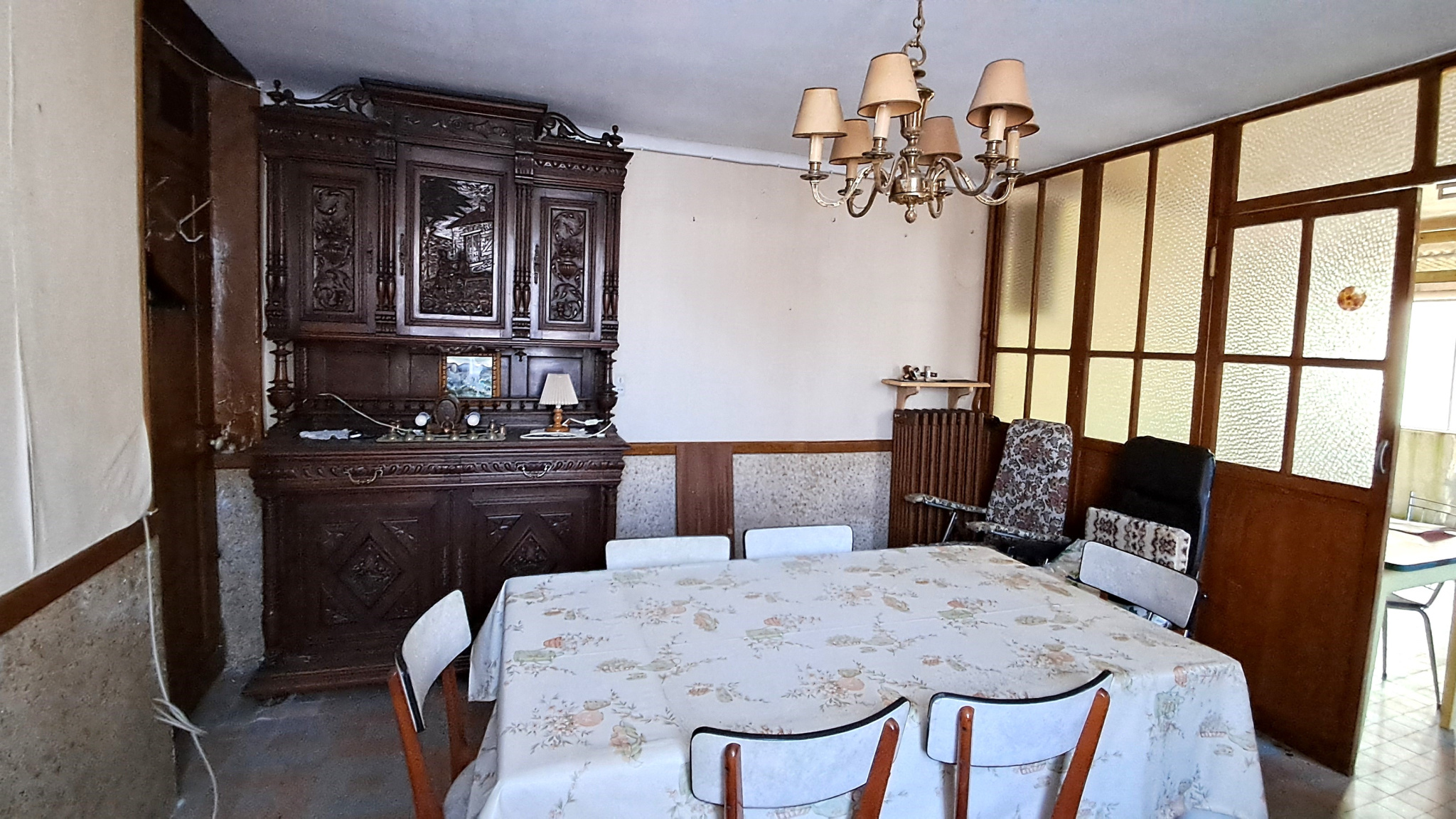 MAISON ANCIENNE A RESTAURER située EN PLEIN COEUR DE VILLE décomposée de la manière suivante : RDC : ancienneSENONCHES