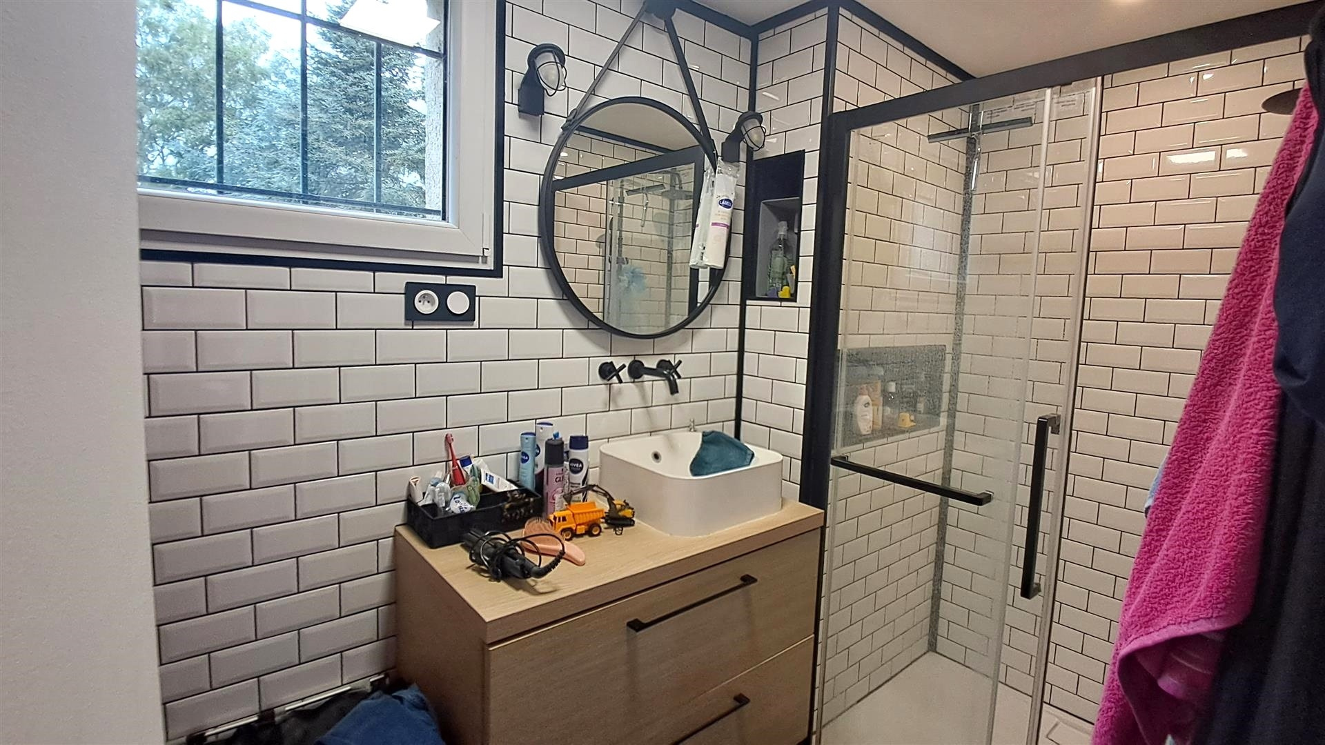 Dans un environnement calme, MAISON TRADITIONNELLE ENTIÈREMENT RÉNOVÉESENONCHES