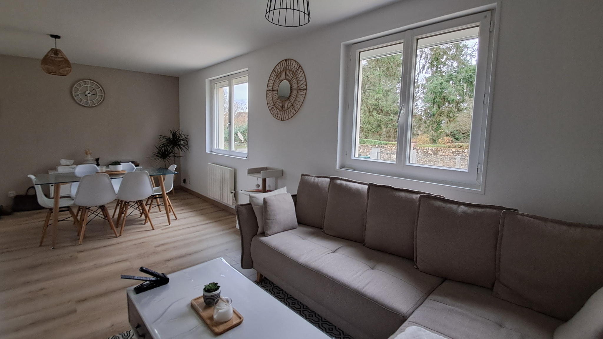 Située dans une impasse, MAISON TRADITIONNELLE RÉNOVÉE avec goûtSENONCHES