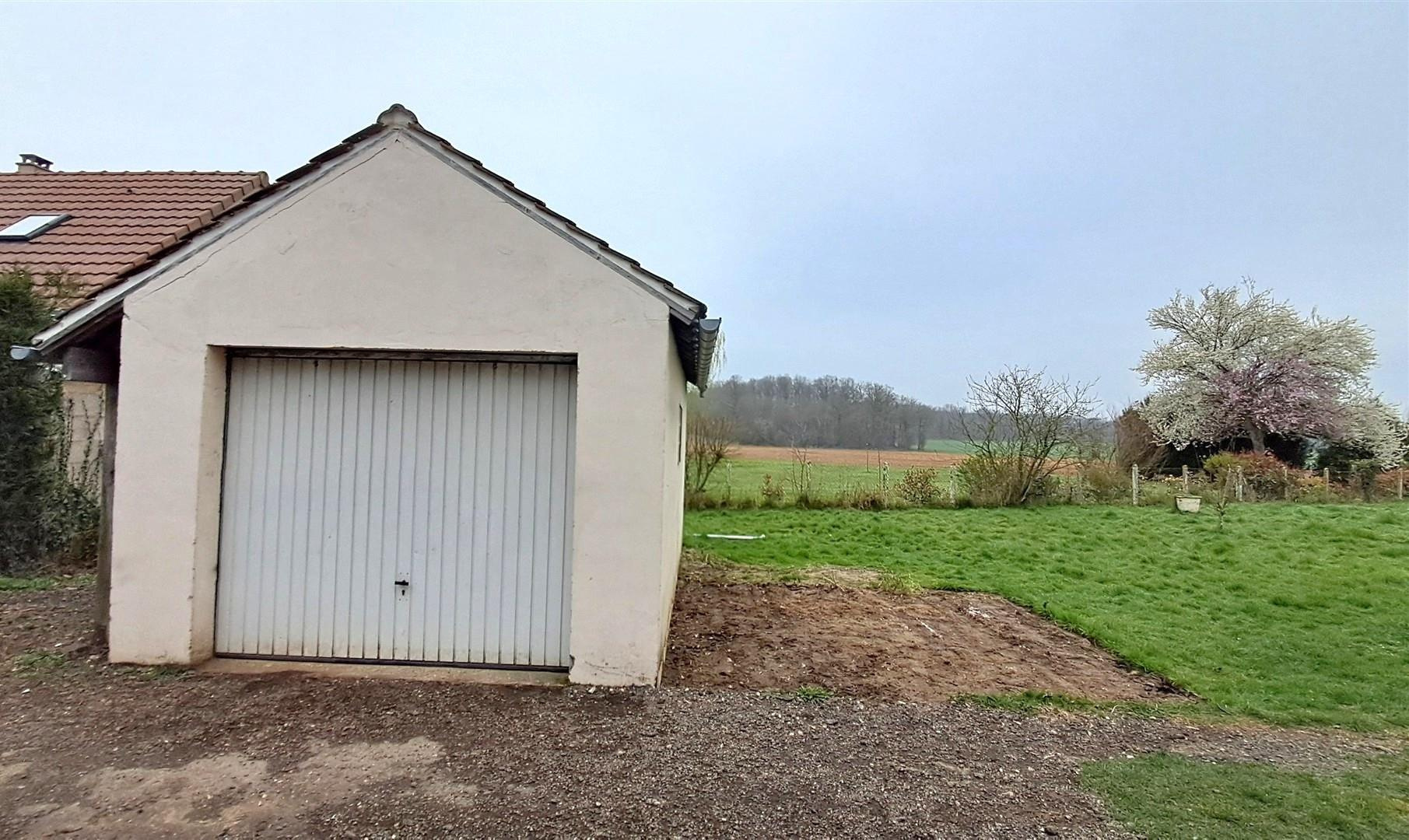 Située dans une impasse, MAISON TRADITIONNELLE RÉNOVÉE avec goûtSENONCHES