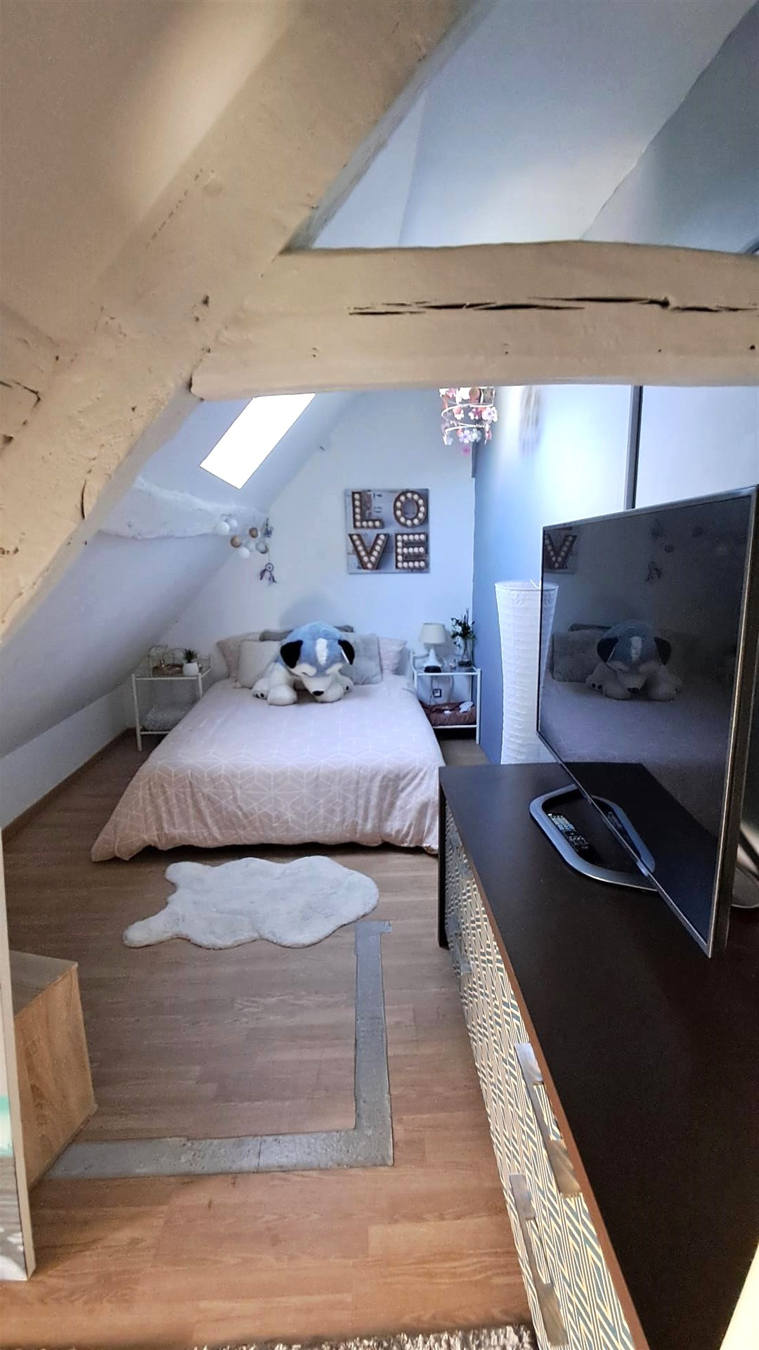 Située dans un petit village, BELLE MAISON ANCIENNE RÉNOVÉE mitoyenneMAILLEBOIS